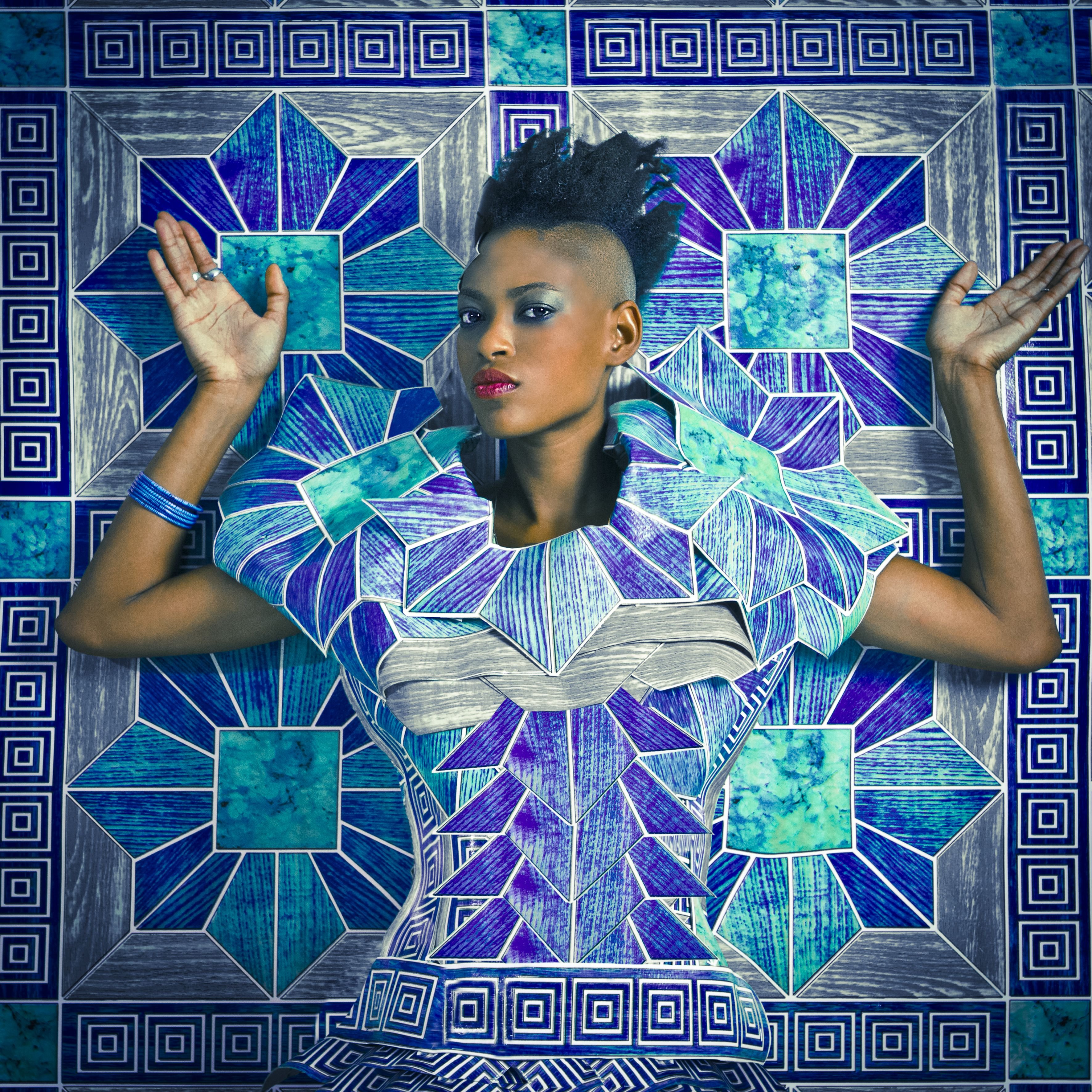 Omar Victor Diop, »Mame«, photograph from the series »The Studio of Vanities«, 2013 © Victor Omar Diop, 2014, Courtesy Magnin-A Gallery, Paris 12_Making_Africa_Diop2.jpg