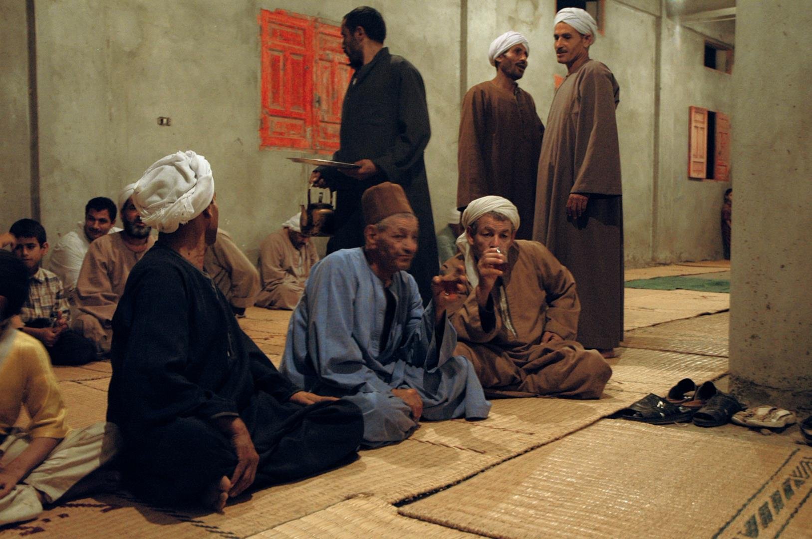 5. Thee drinken na de Zikr in Aboe Zeitoen - LR.jpg
