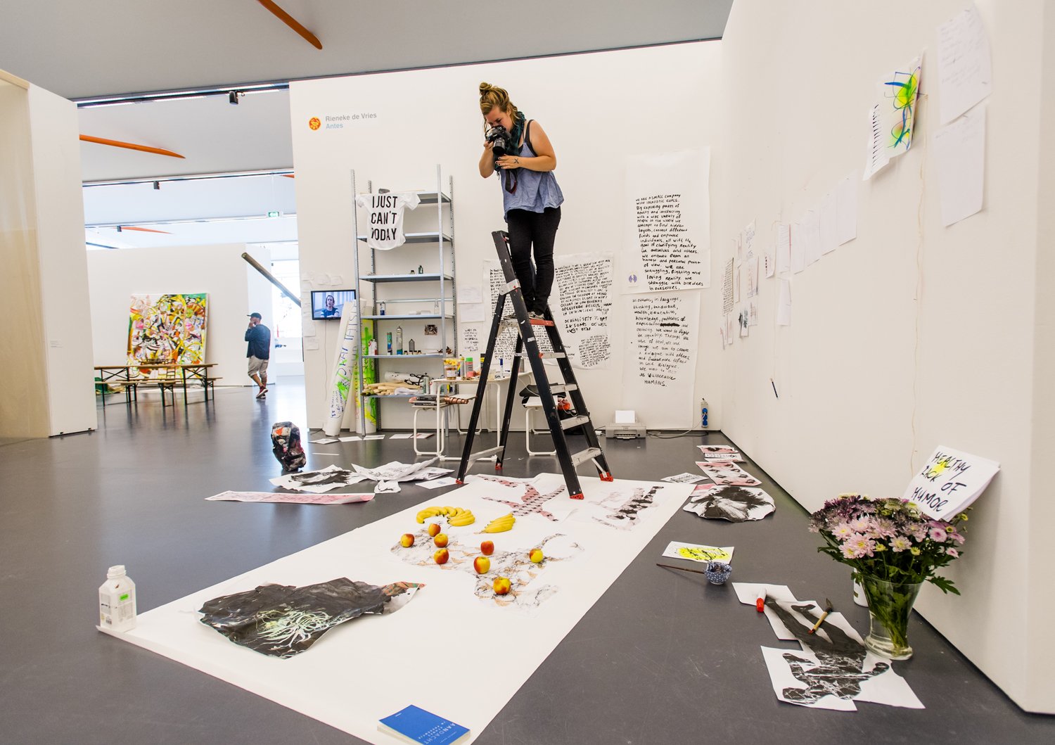 Rieneke de Vries in All you can Art 2 aan het werk All You Can Art 2 juli 2017 high res 13.jpg