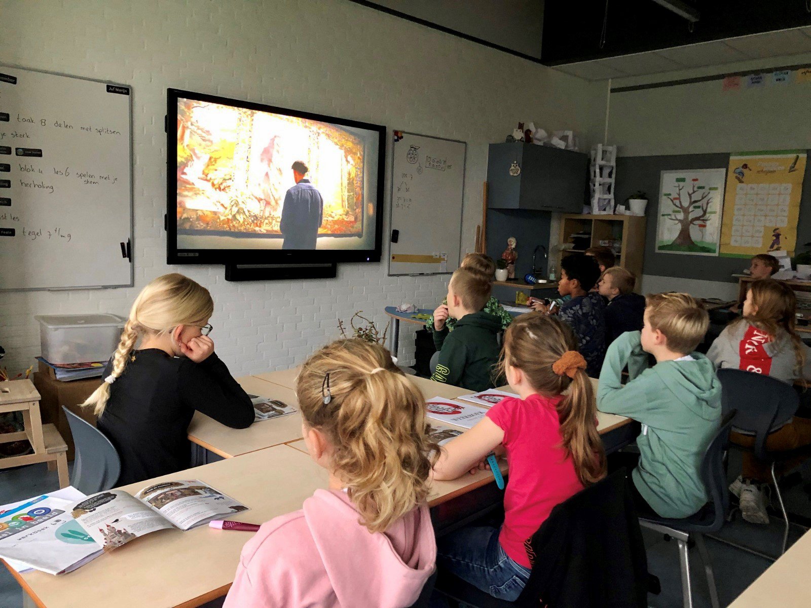 Leerlingen van OBS De Takkenbosse doen mee met de online Kunstbuzz. Leerlingen van OBS De Takkenbosse doen mee met de online Kunstbuzz.jpg