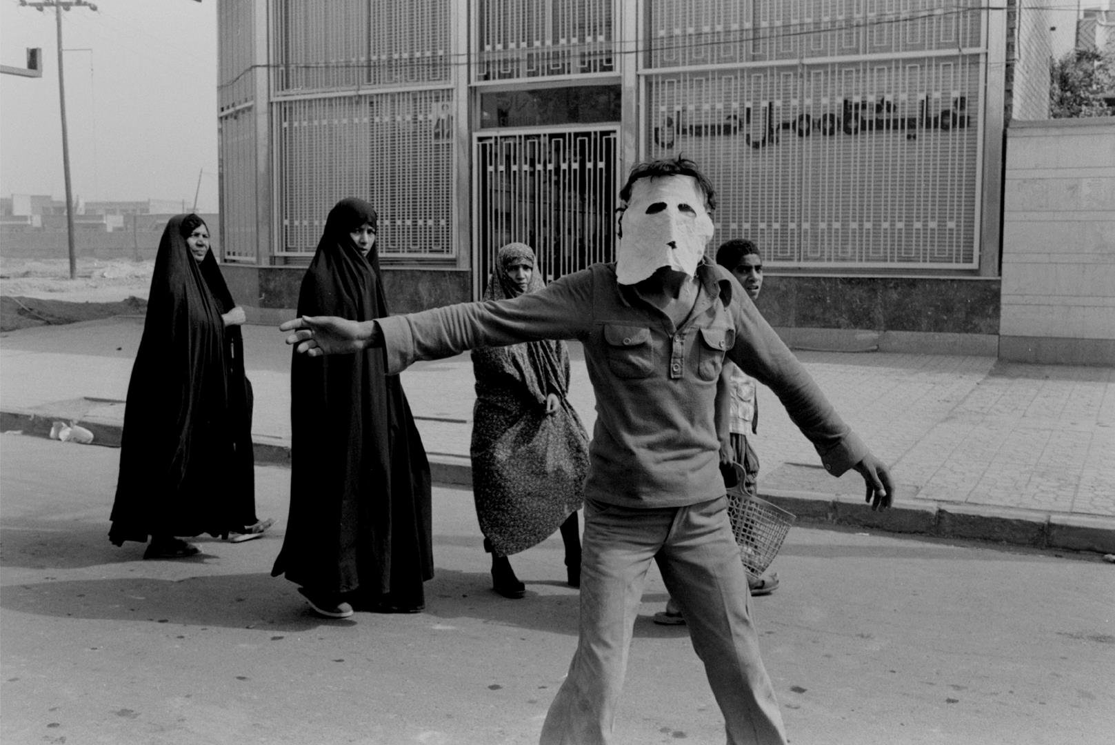 8.  Golestan - Gemaskerde militie, Khuzestan, Iran, 1980 - LR.jpg