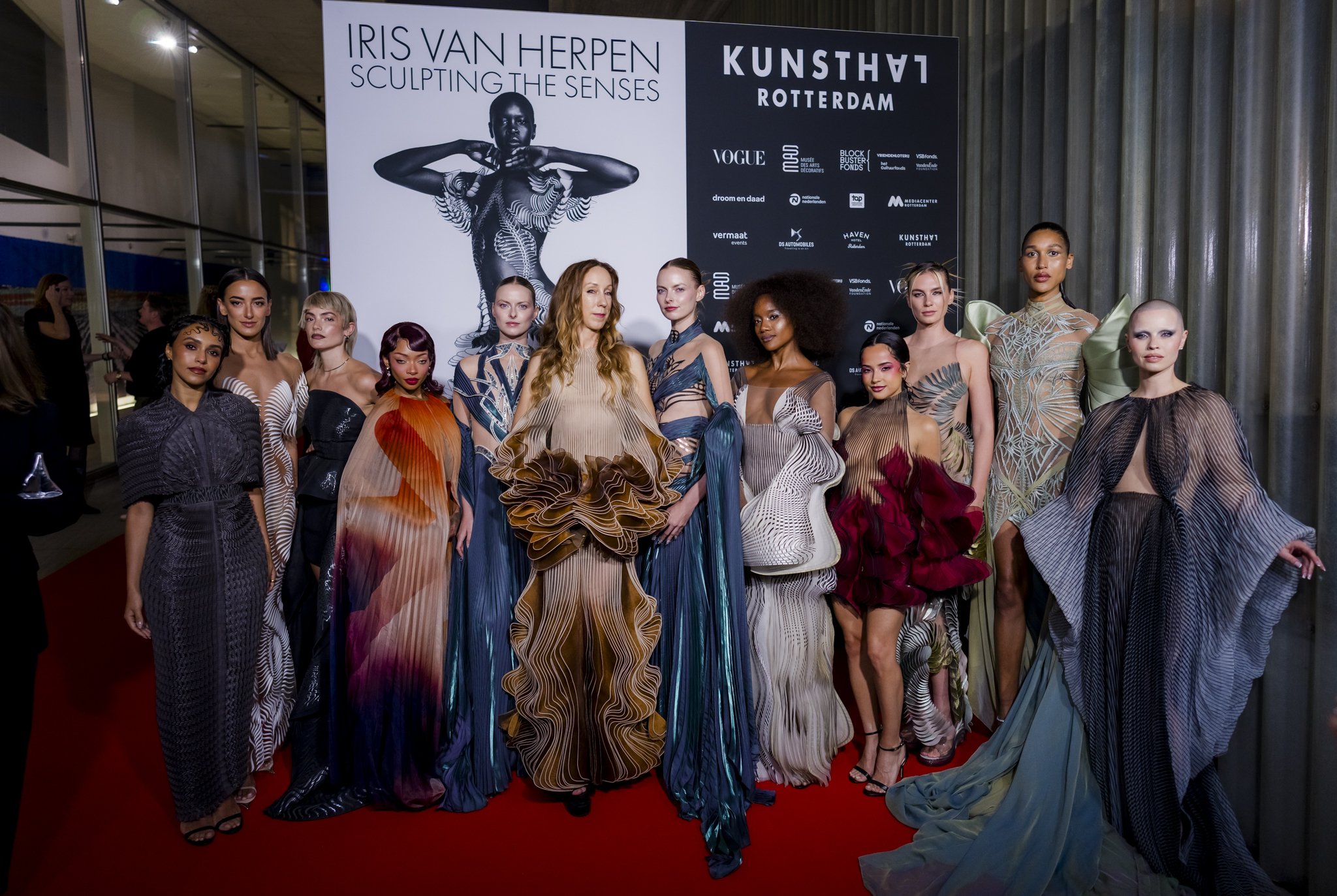 Red carpet opening Iris van Herpen: Sculpting the Senses. Foto Marco De Swart MDS_IVH_Red Carpet Hellingbaan Low Res 109.JPG