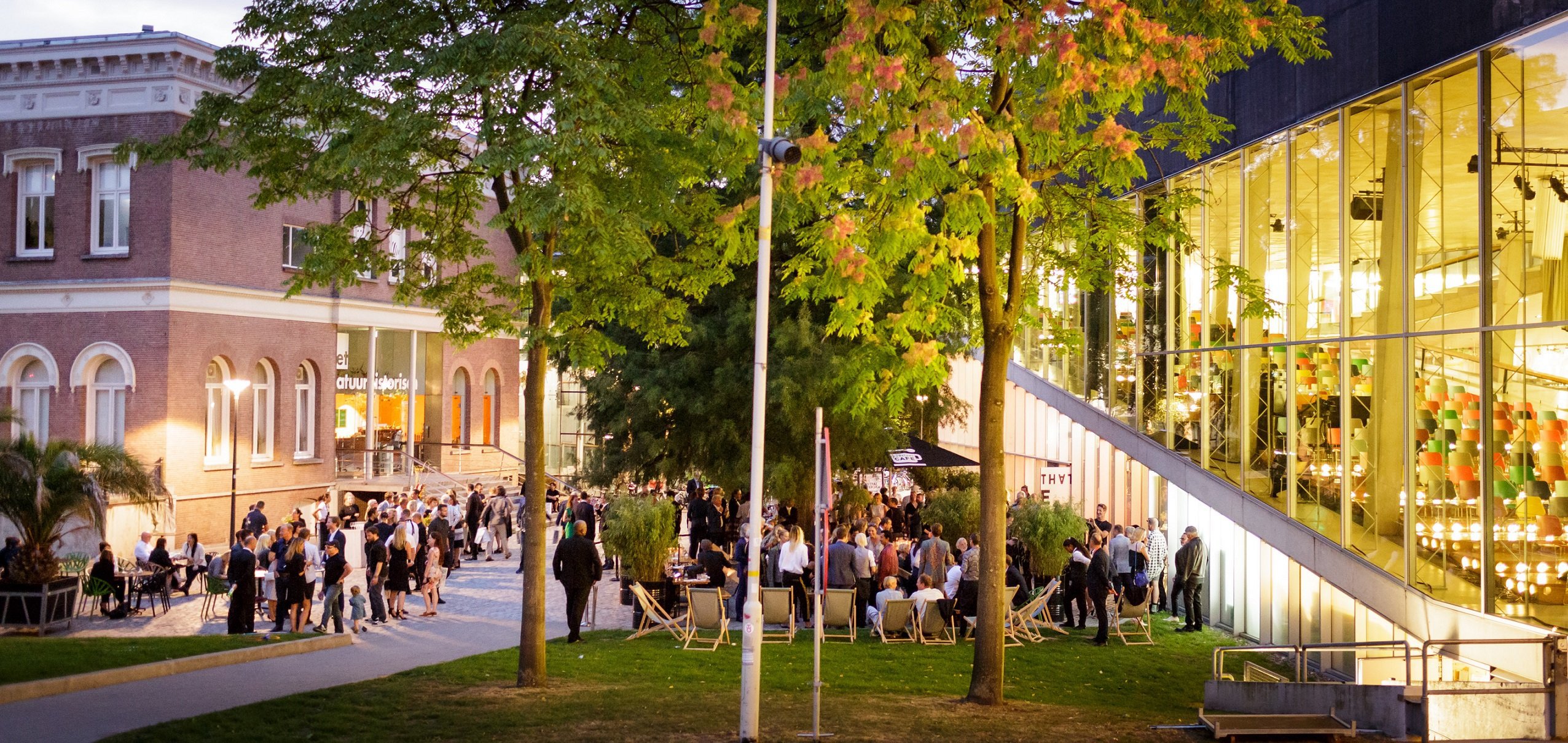 cafe_7.jpg__2552x1210_q85_crop_subsampling-2_upscale.jpg