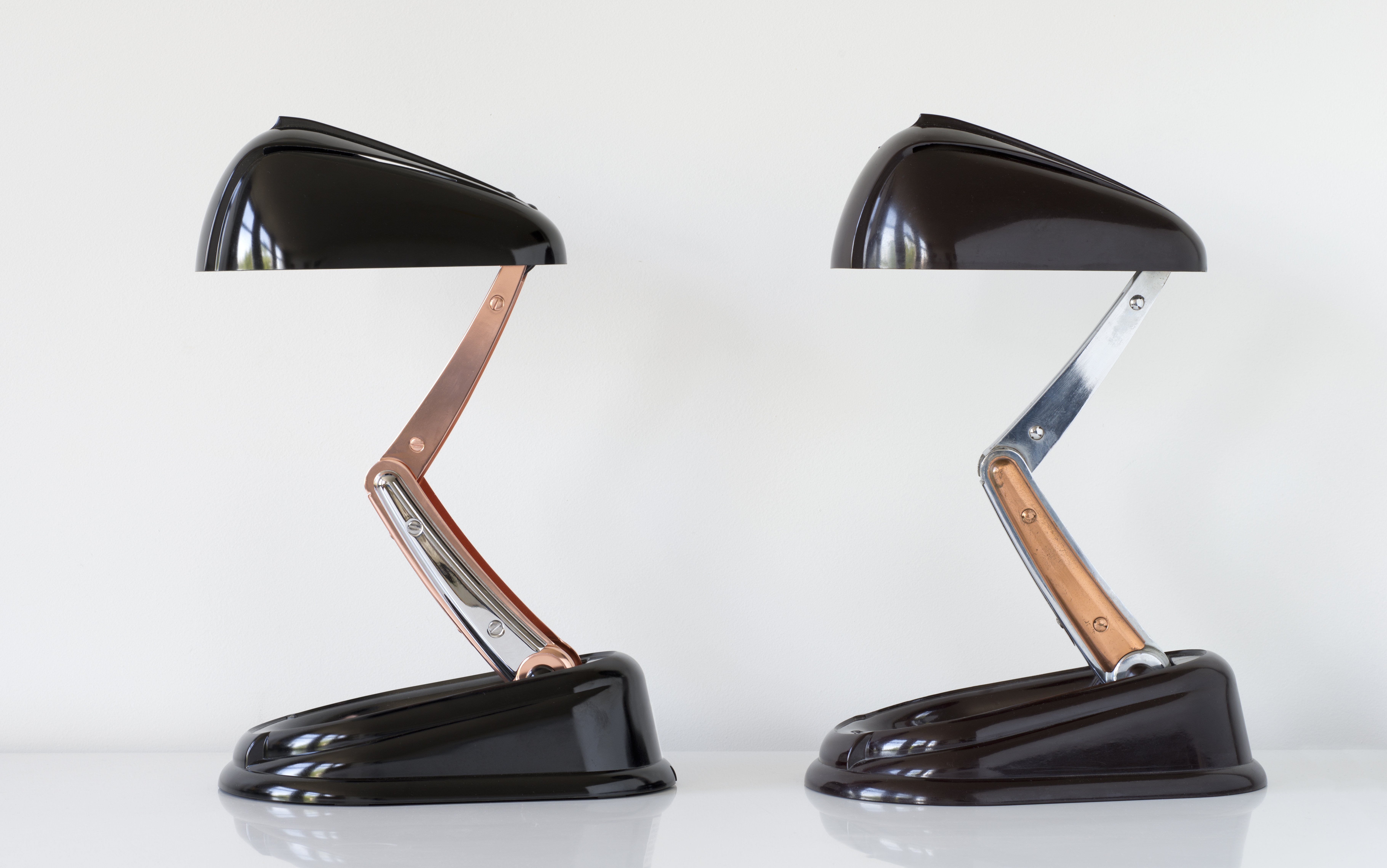 Inklapbare bureaulamp Lucidus Bloc Frankrijk, 1944, ontworpen door André Mounique Fabrikant: Société Nouvelle des Etablissements JUMO. Foto: Reindert Groot Bakeliet_Kunsthal_Rotterdam (11).jpg