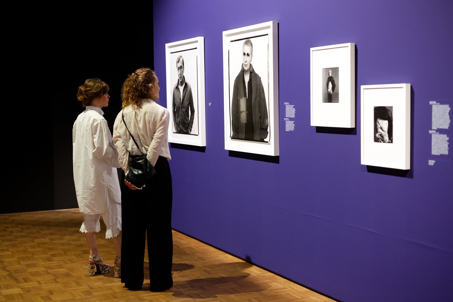 Visitors at the exhibition Richard Avedon: Relationships photo, Bas Czerwinski 240601-BC-Avedon-037.JPG