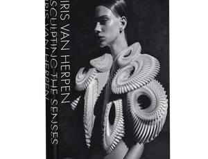 Book Signing Iris van Herpen