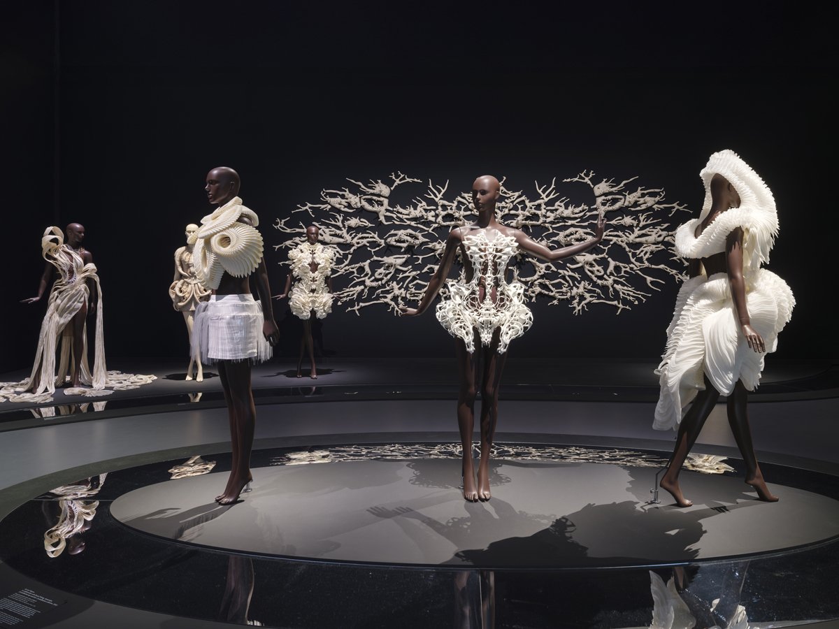 Iris van Herpen: Sculpting the Senses. Foto Ossip van Duivenbode 0126_Kunsthal_Iris_van_Herpen_©Ossip.jpg