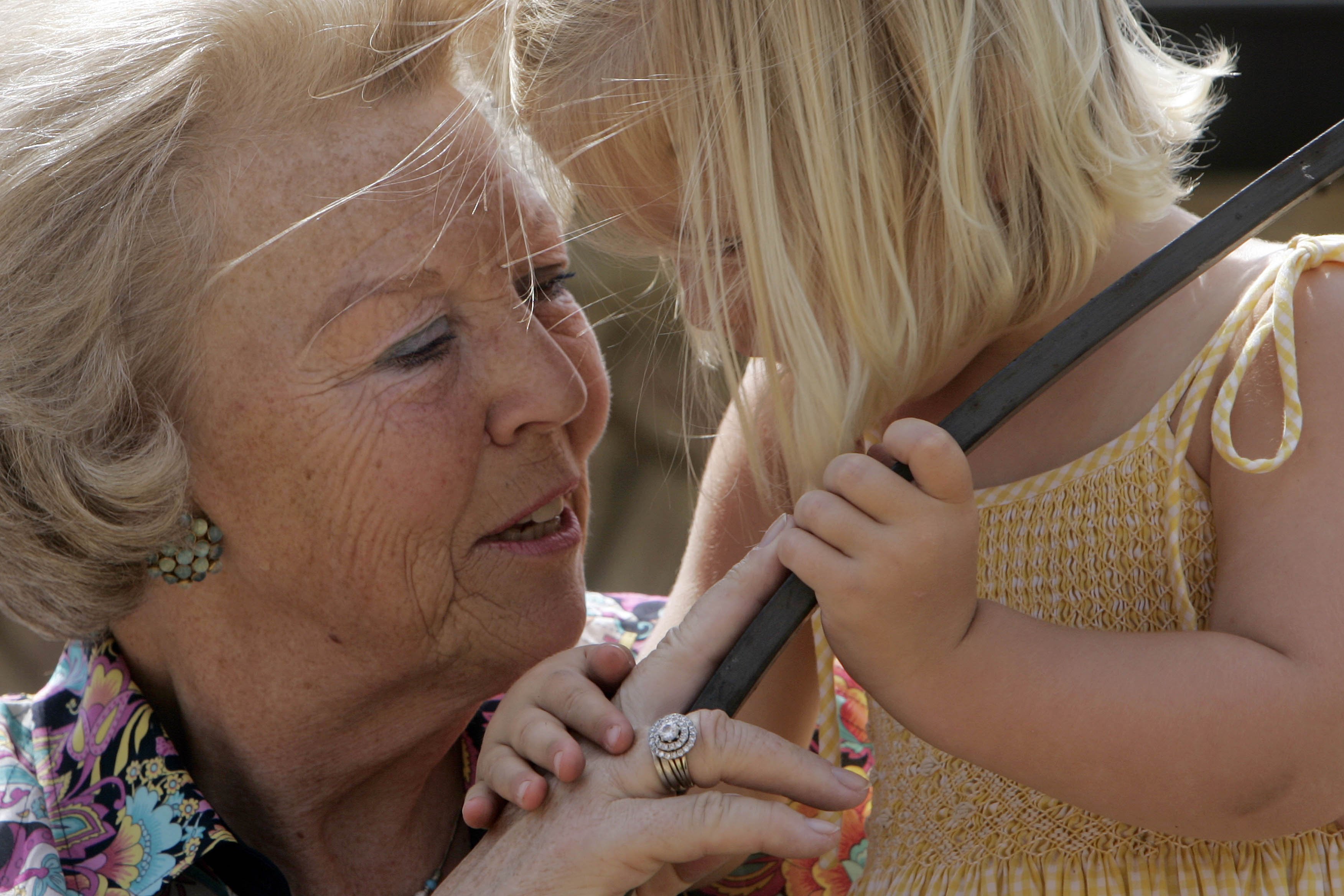 2_Beatrix met kleindochter.jpg