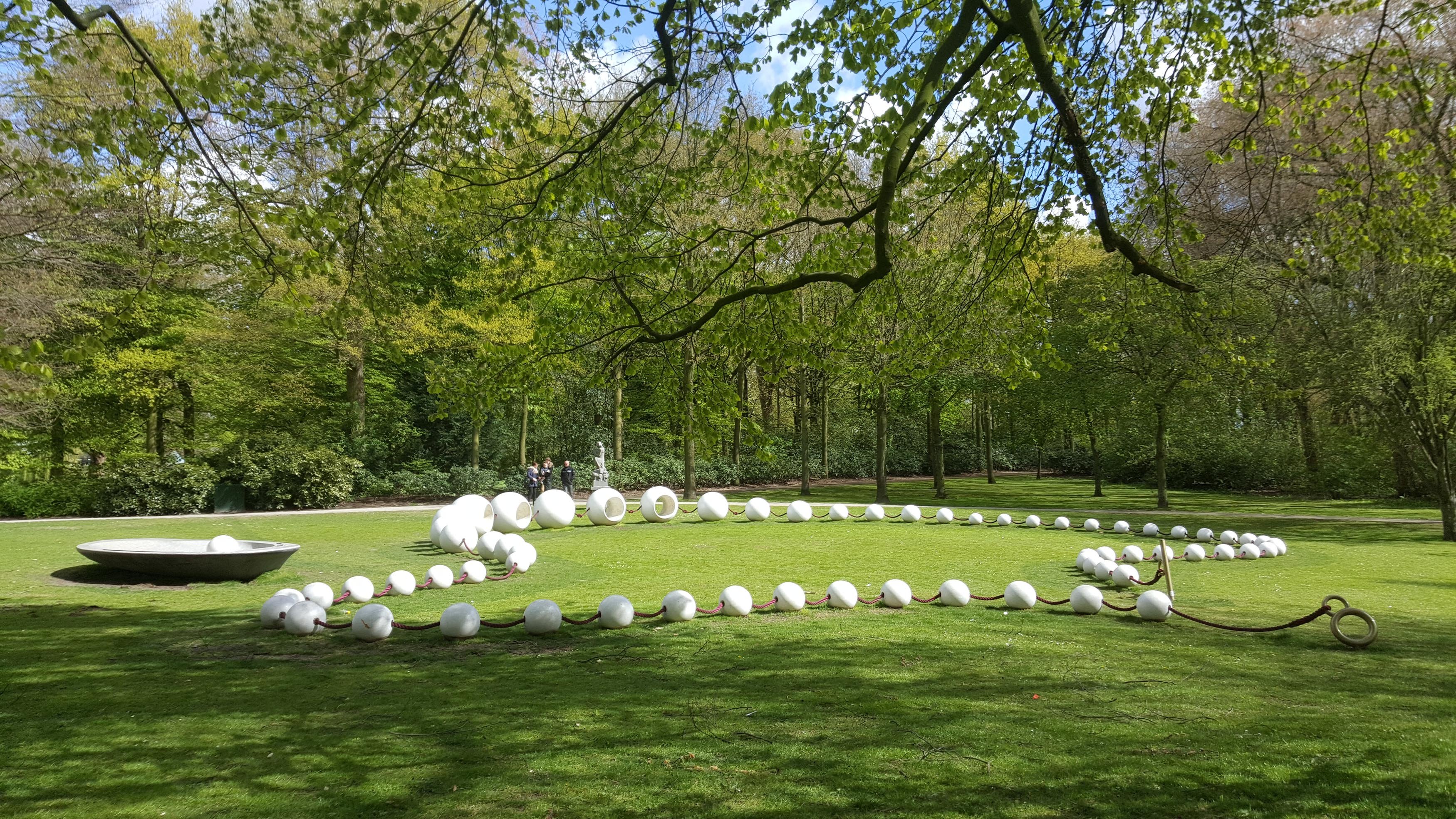 Madeleine Berkhemer, Verloren Parel, 2015. Locatie: Het Park, Rotterdam verloren parel_LR_LR.jpg