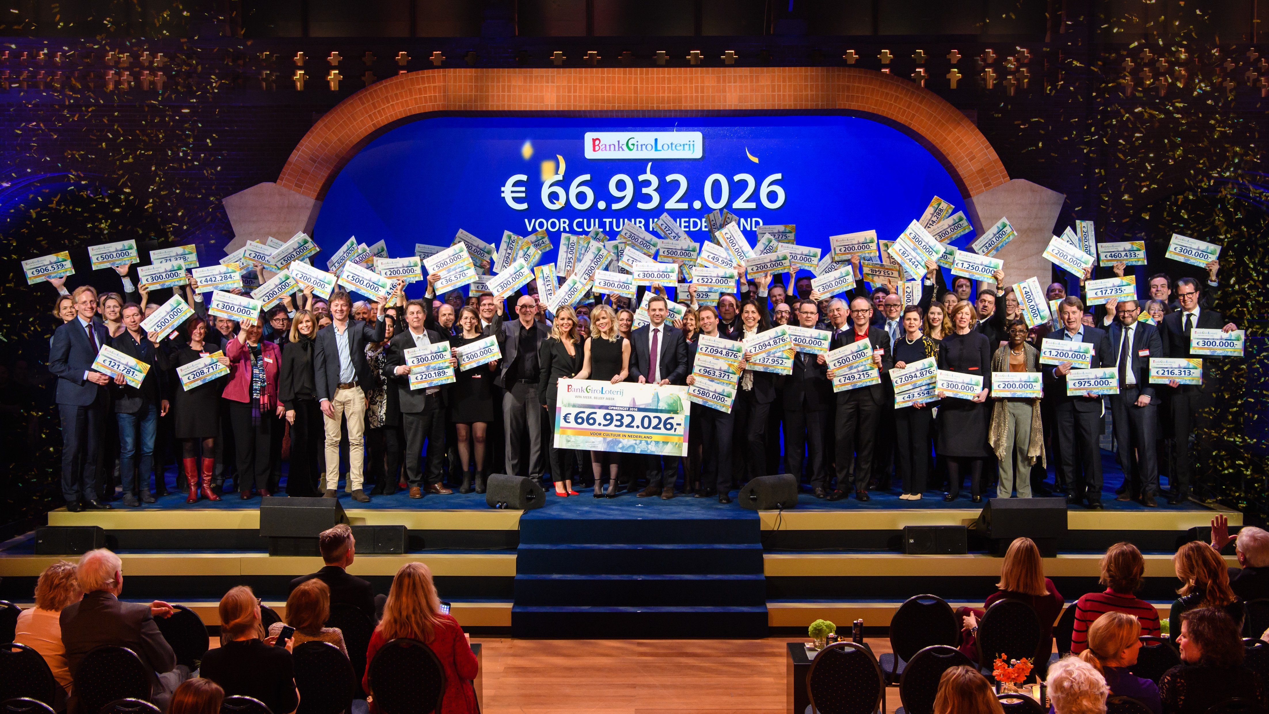 Foto: Roy Beusker Alle culturele partners van de BankGiro Loterij op het podium.jpg