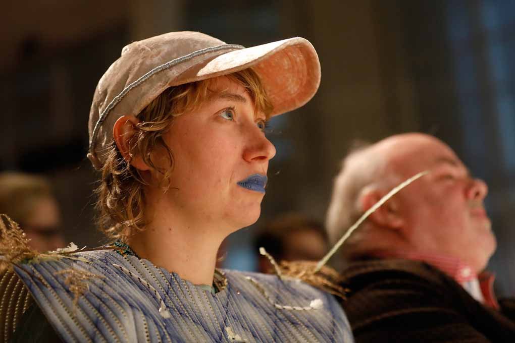 Melanie Bonajo. Foto: Bas Czerwinski UItreiking_Prix de Rome 2017_15dec2017_Kunsthal Rotterdam_foto Bas Czerwinski (12).jpg