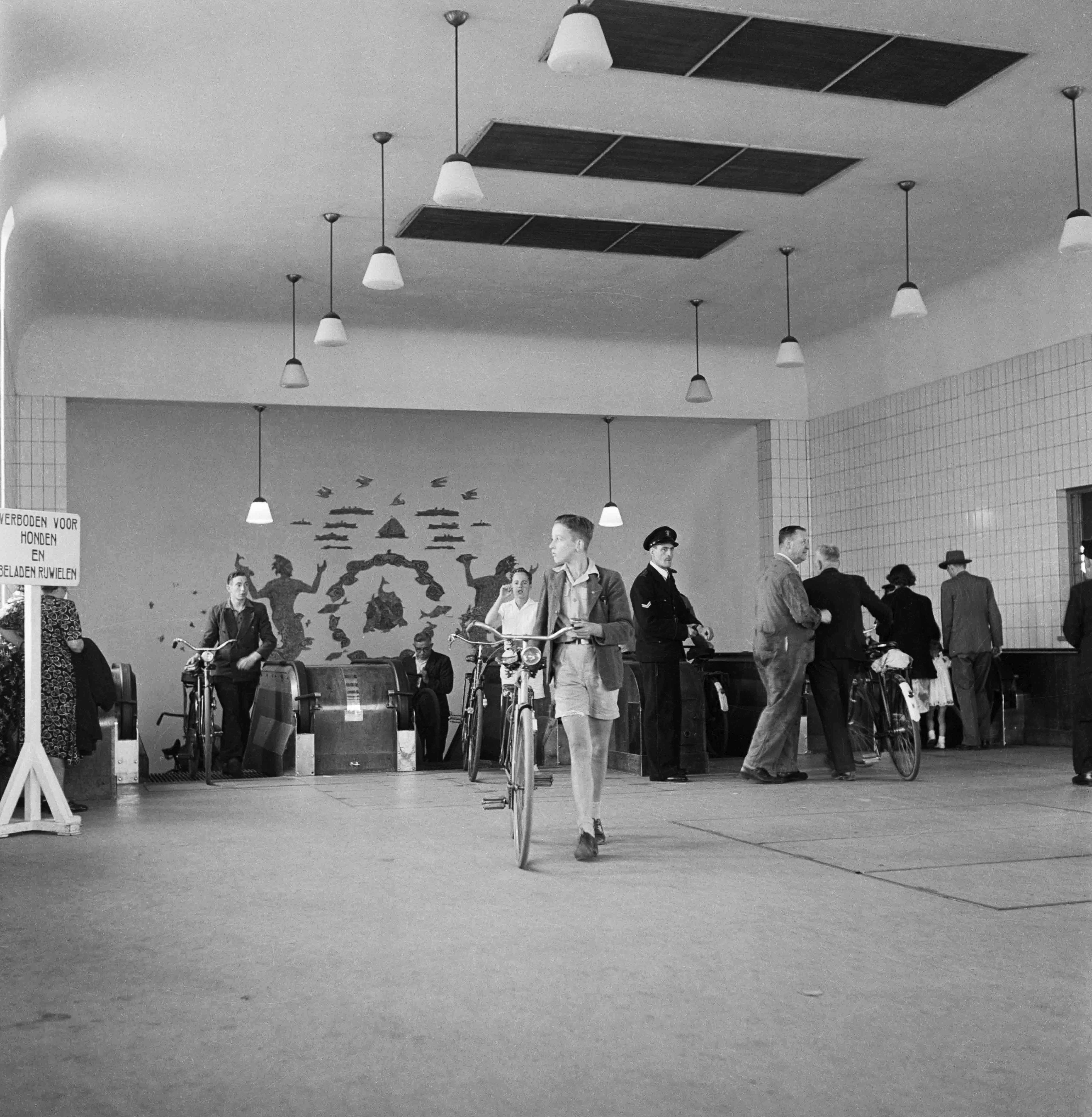 Maastunnel © Kees Molkenboer / Nederlands Fotomuseum 09_Onze_tunnel_75jaarMaastunnel_KunsthalRotterdam.jpg