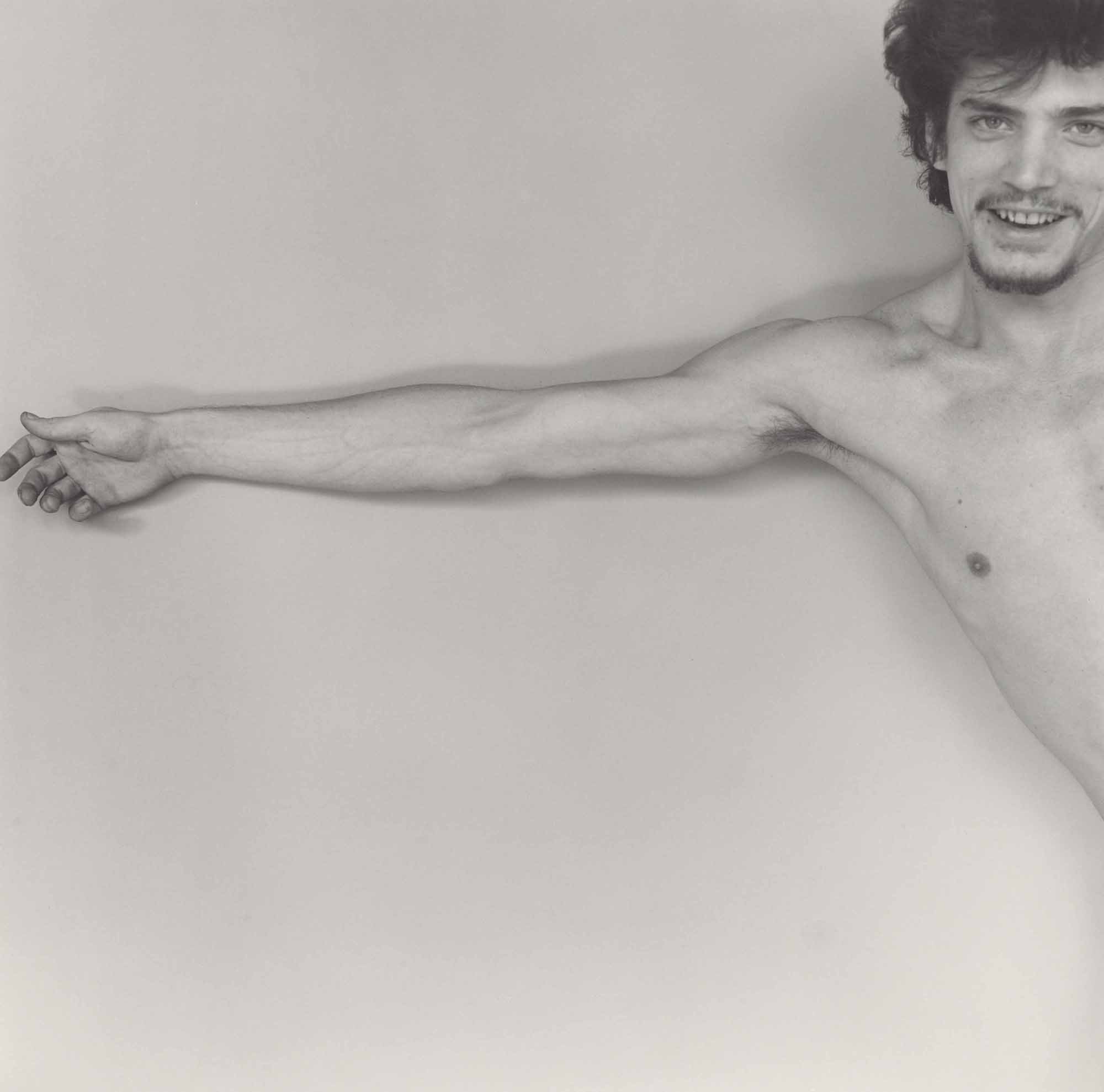 Robert Mapplethorpe, Self-Portrait (1975) Gelatin silver print 010_RobertMapplethorpe_KunsthalRotterdam.jpg