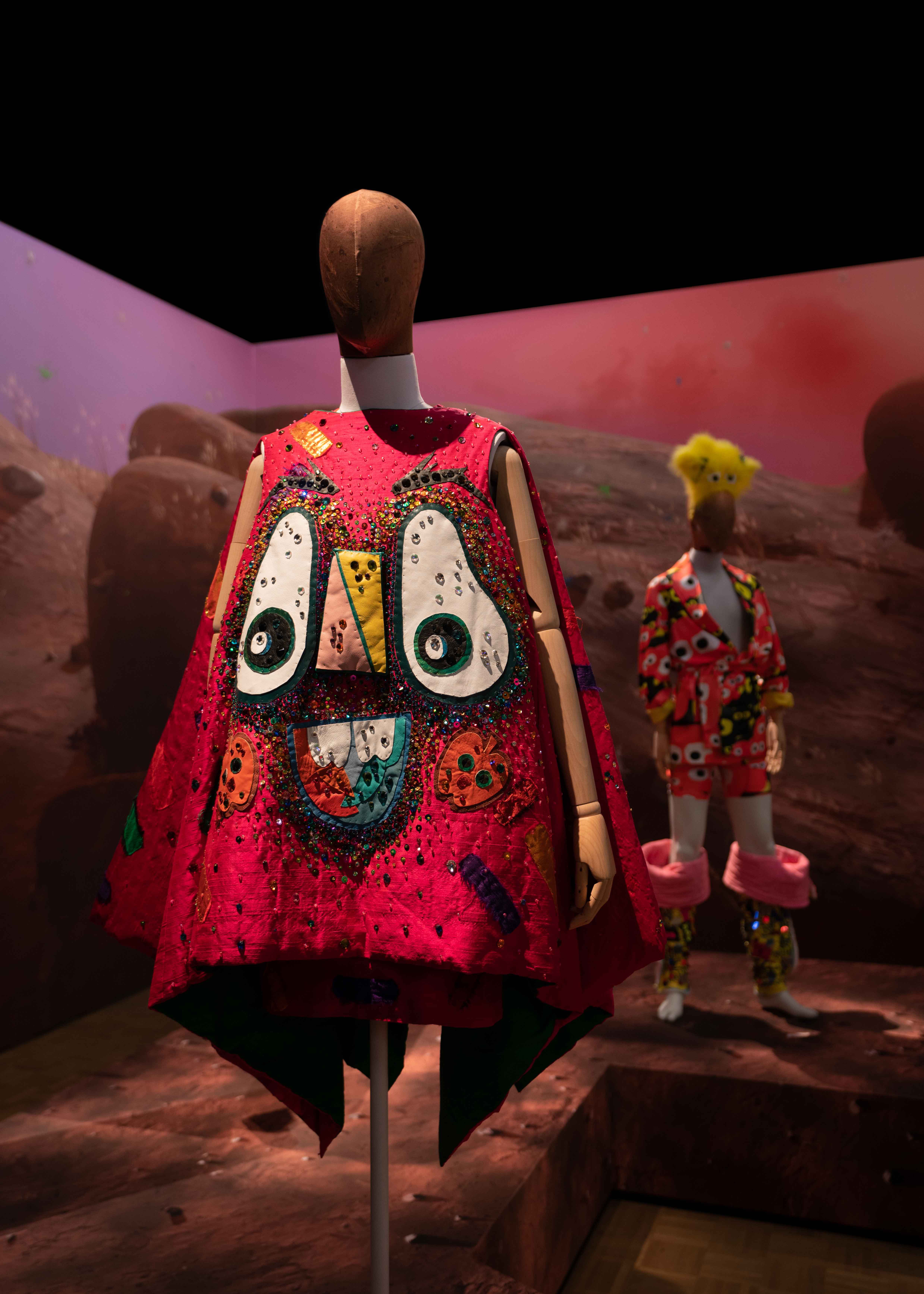 Bas Kosters, Pink Monster Dress, uit de collectie 'The Munchies' SS14 te zien in de tentoonstelling Youthquake. Foto Atelier Pamfilie. Kunsthal - Atelier Pamfilie - youthqauke LR-2.jpg