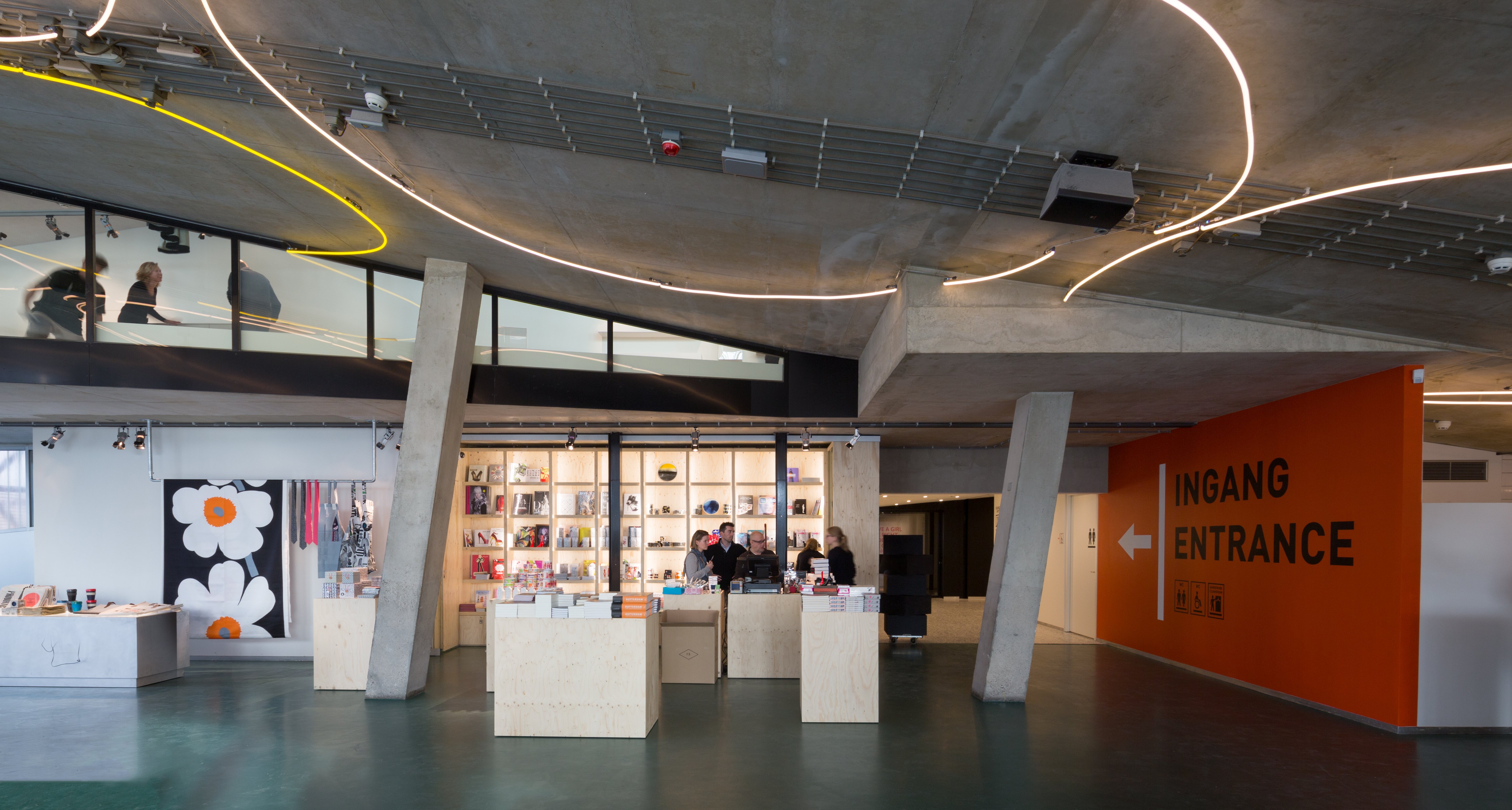 Kunsthal Shop. Photo Ossip van Duivenbode. 1. Nieuwe ontvangstgebied Kunsthal Rotterdam, foto Ossip van Duivenbode.jpg