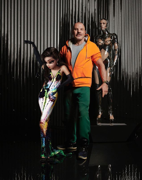 Noonoouri en Thierry Mugler, opening Thierry Mugler: Couturissime, foto Reinier RVDA Noonoori.PNG