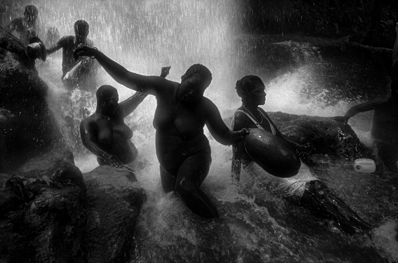Saut d'Eau waterval, Haïti, 2005 2. Gael Turine, Saut d'Eau - LR.jpg