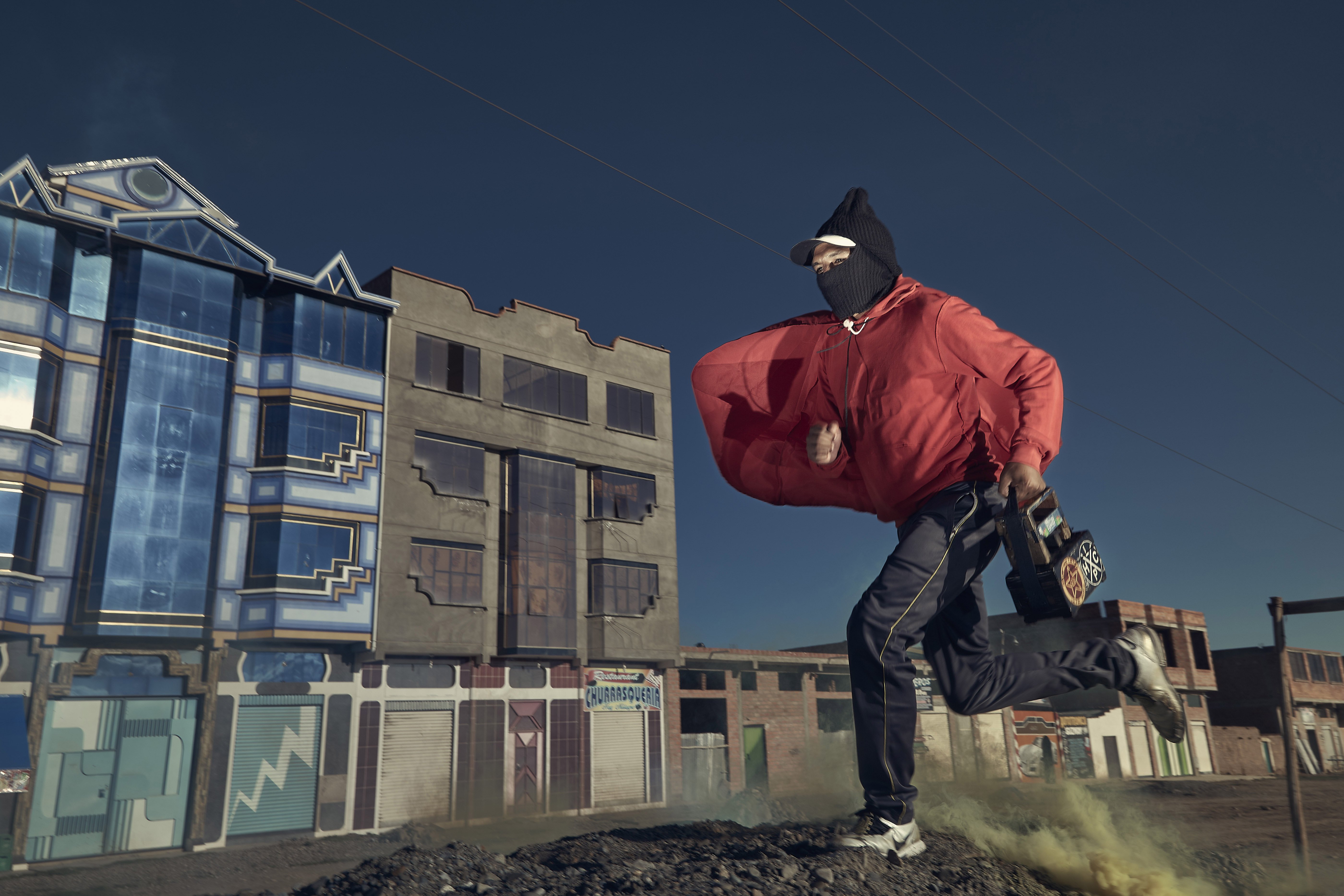 The shine hero running to the city of La Paz from El Alto City, La Paz Bolivia, 2018 © Federico Estol 3. Shine hero running, Federico Estol, 2018.jpg