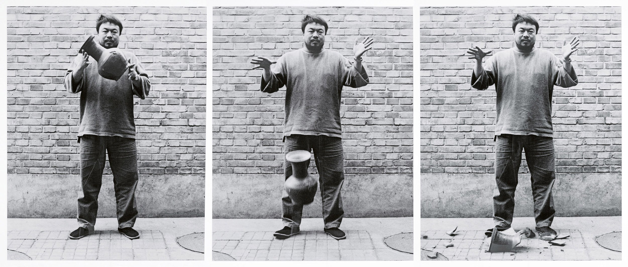 Ai Weiwei, Dropping a Han Dynasty Urn, 1995, courtesy of Ai Weiwei Studio © Ai Weiwei 4. Ai Weiwei, Dropping a Han Dynasty Urn, 1995, courtesy of Ai Weiwei Studio © Ai Weiwei_LR.jpg