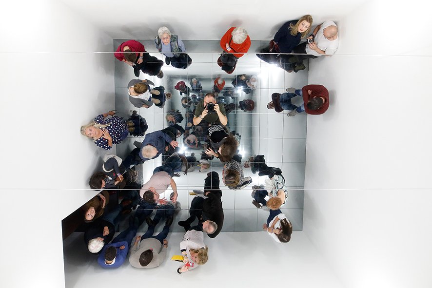 Visitors to the work Environment Documenta 4, 1968 of Christian Megert. Exhibition Action <-> Reaction. 100 Years of Kinetic Art. Photo Bas Czerwinski Kunsthallucinaties_Kunsthal Weekend_17_18nov2018_fotoBasCzerwinski (19).jpg