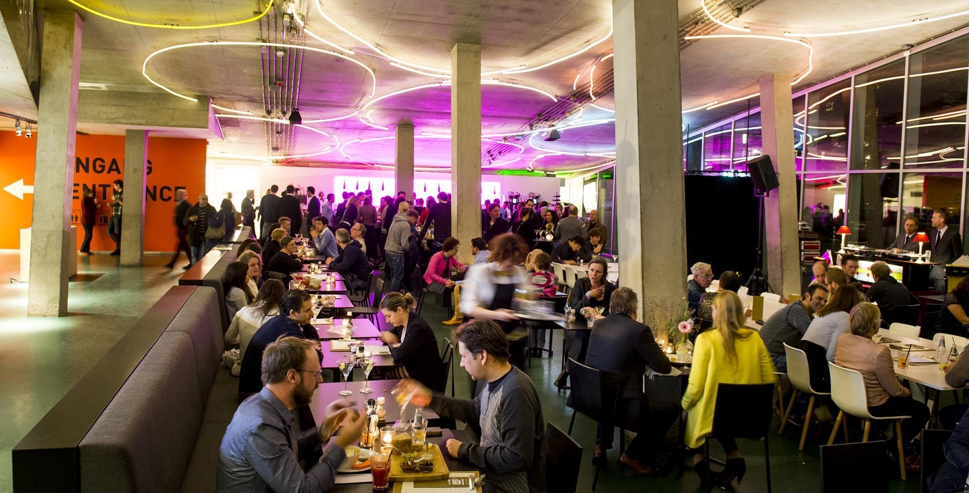 2_cocktail_evening_kunsthal-foto_marco_de_swart_-_lr.jpg__1920.0x977.0_q85_crop_subsampling-2_upscale.jpg