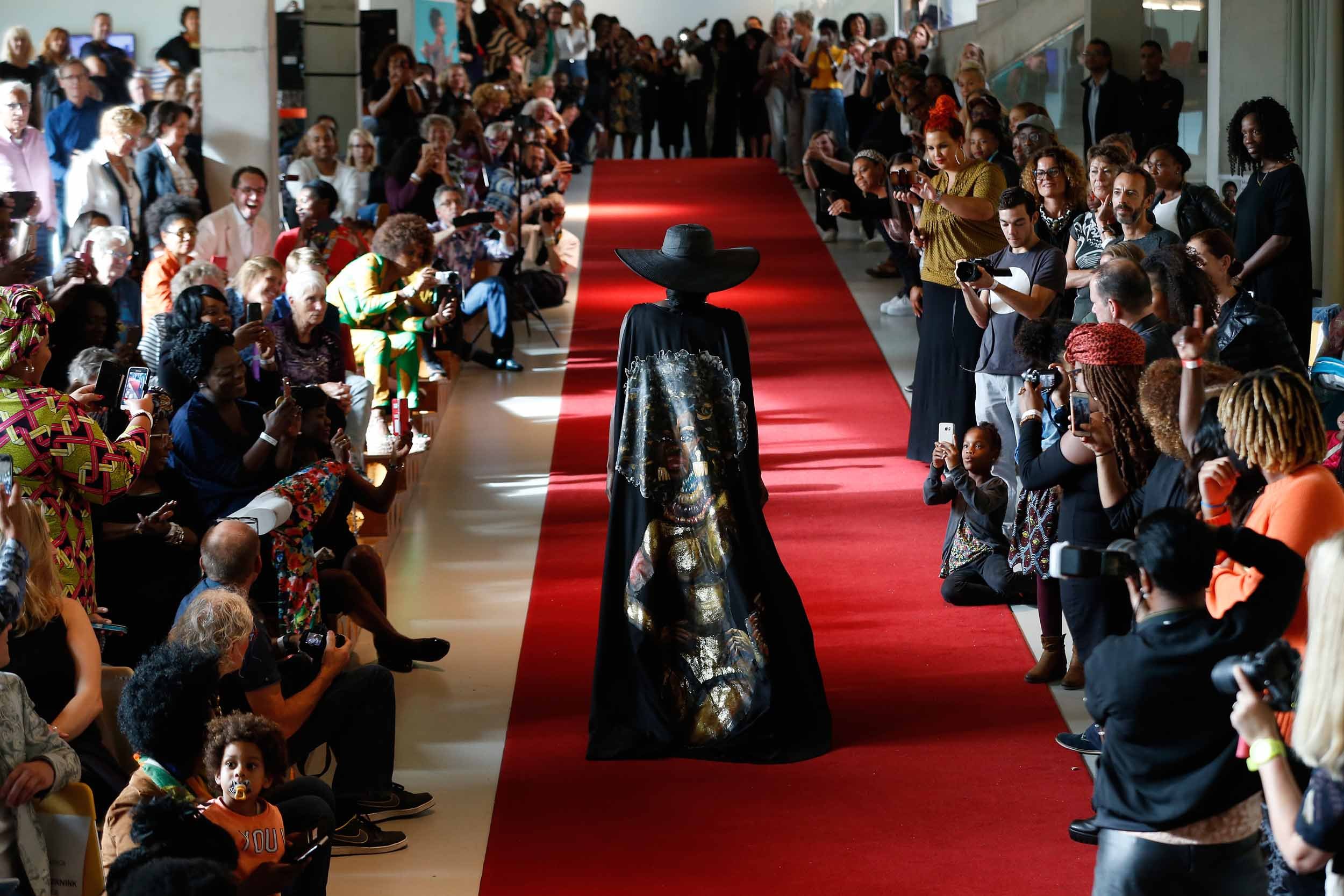 Lady Africa Fashion Show. Foto: Bas Czerwinski Making_Africa_Festival_2okt2016_Kunsthal_fotoBasCzerwinski (127).jpg