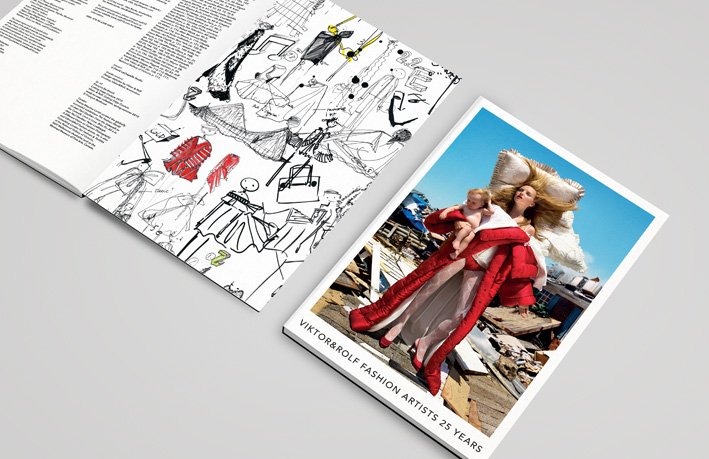 Nai010 publicatie ‘Viktor&Rolf: Fashion Artists 25 Years’ viktor&rolf_mapping_coverandspread-LR.jpg