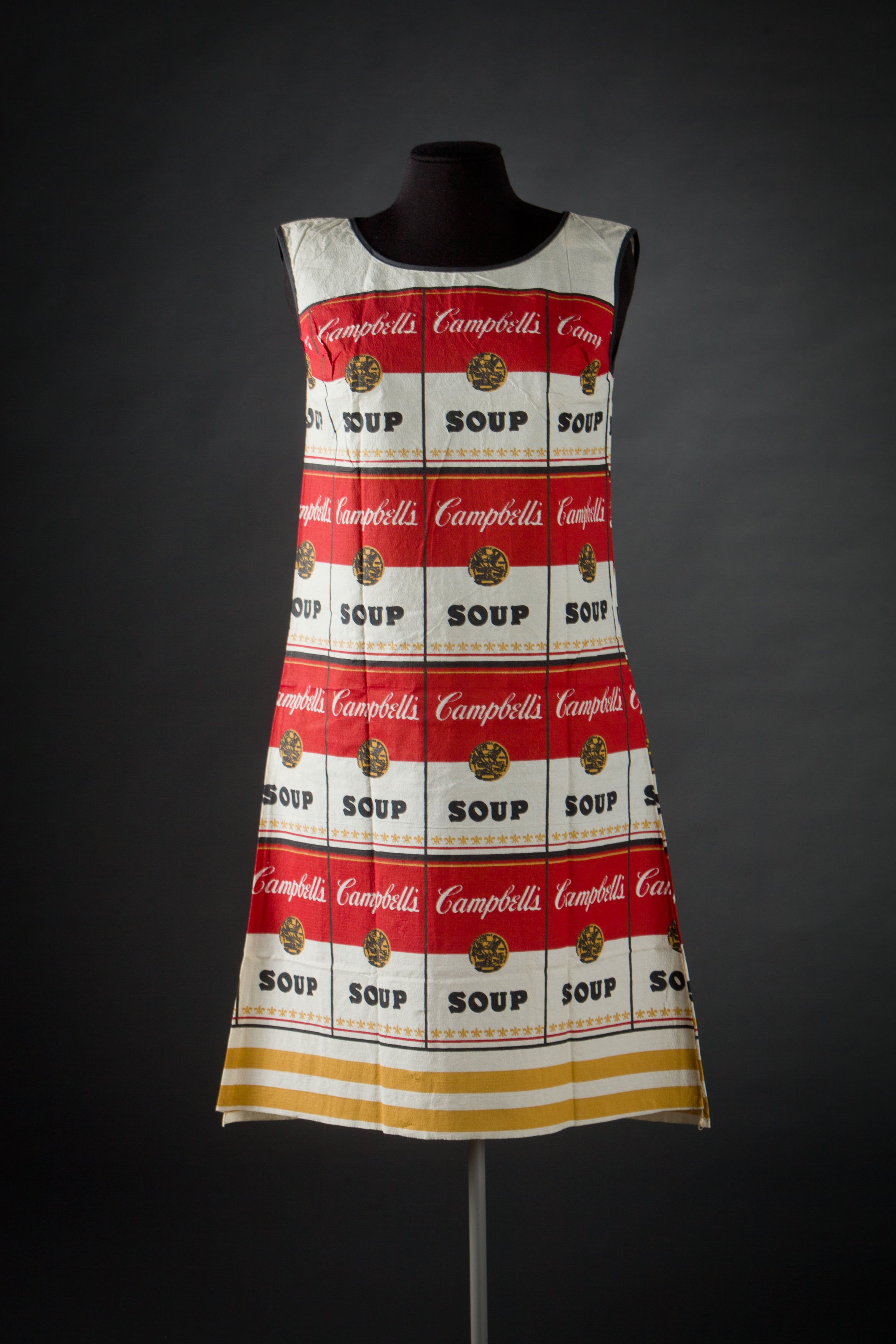 The Souper Dress, Scott Paper, 1966, © Modemuseum Hasselt - photo Kristof Vrancken 3. The Souper Dress, Scott Paper, 1966, © Modemuseum Hasselt - foto Kristof Vrancken.jpg