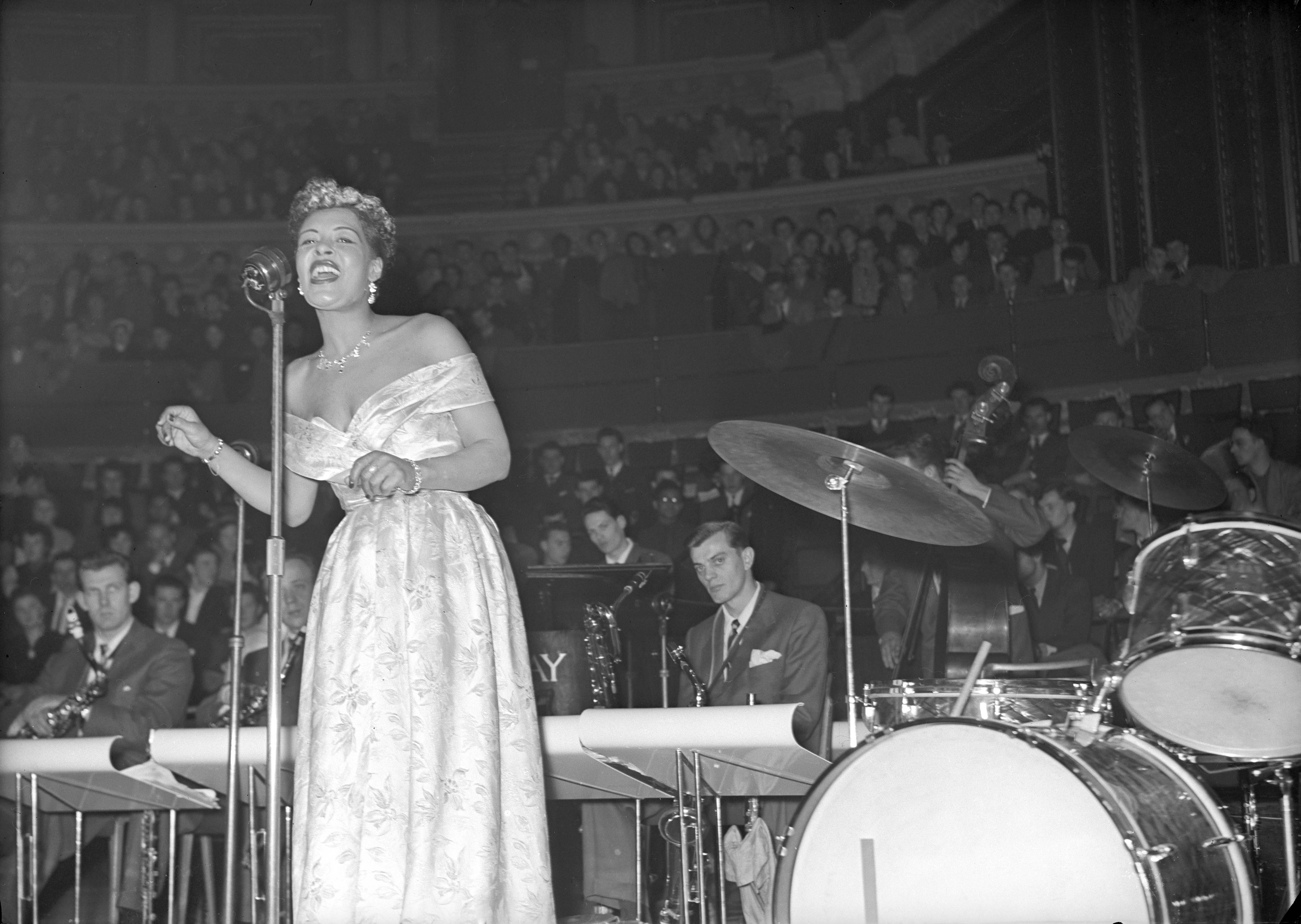 DIVA exhibition at Kunsthal Rotterdam, photo Photographic negative, Billie Holiday at her only ever London appearance at the Albert Hall. Jack Parnell band backing her, photographed by Harry Hammond, Engeland, 1954  © Victoria and Albert Museum, London