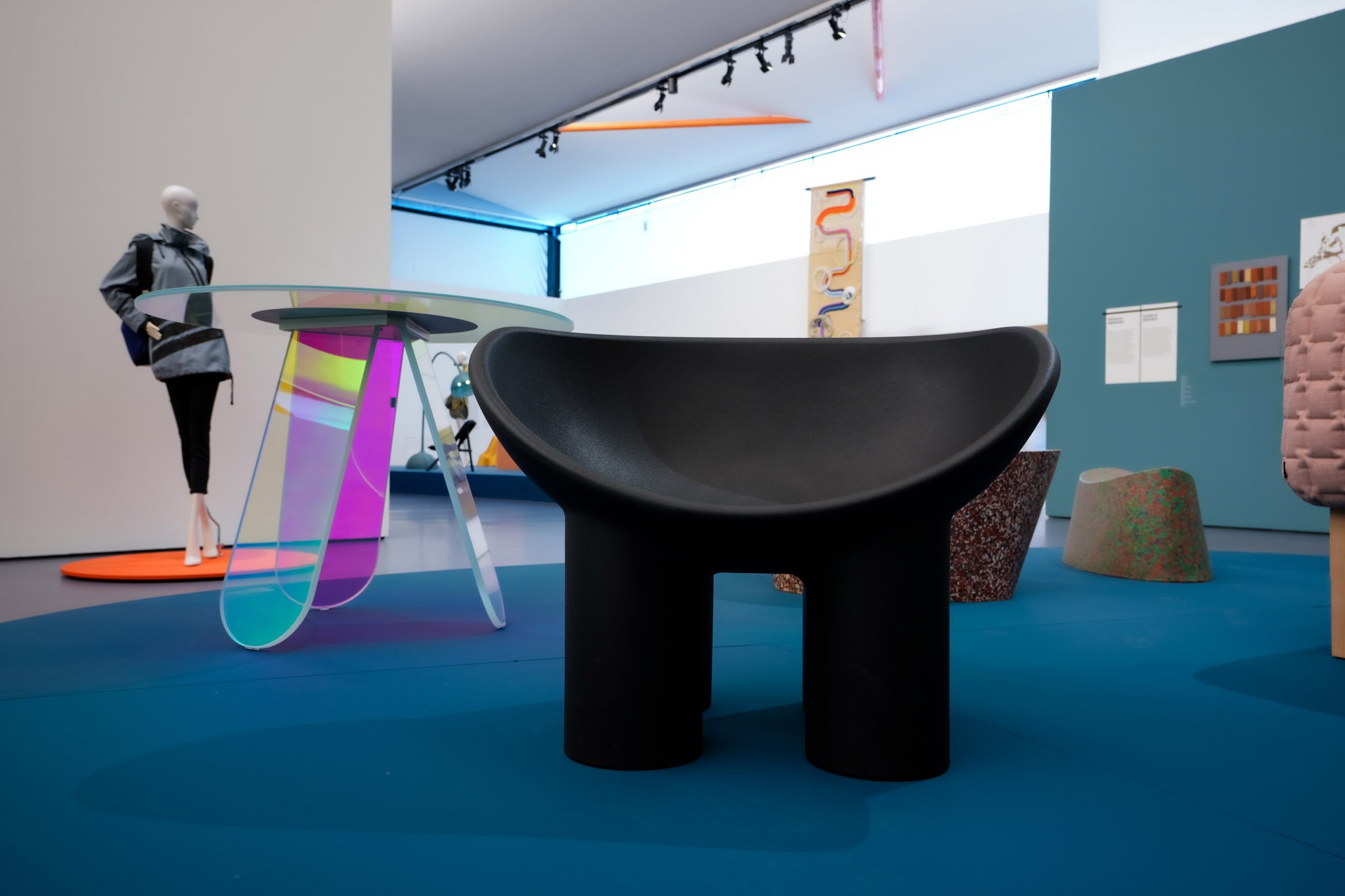 Faye Toogood, Roly Poly, 2018 in Here We Are! Women in Design 1900 - Today, Kunsthal Rotterdam, photo Marco De Swart Here We Are, 23 augustus 2022 Low Res 05.JPG