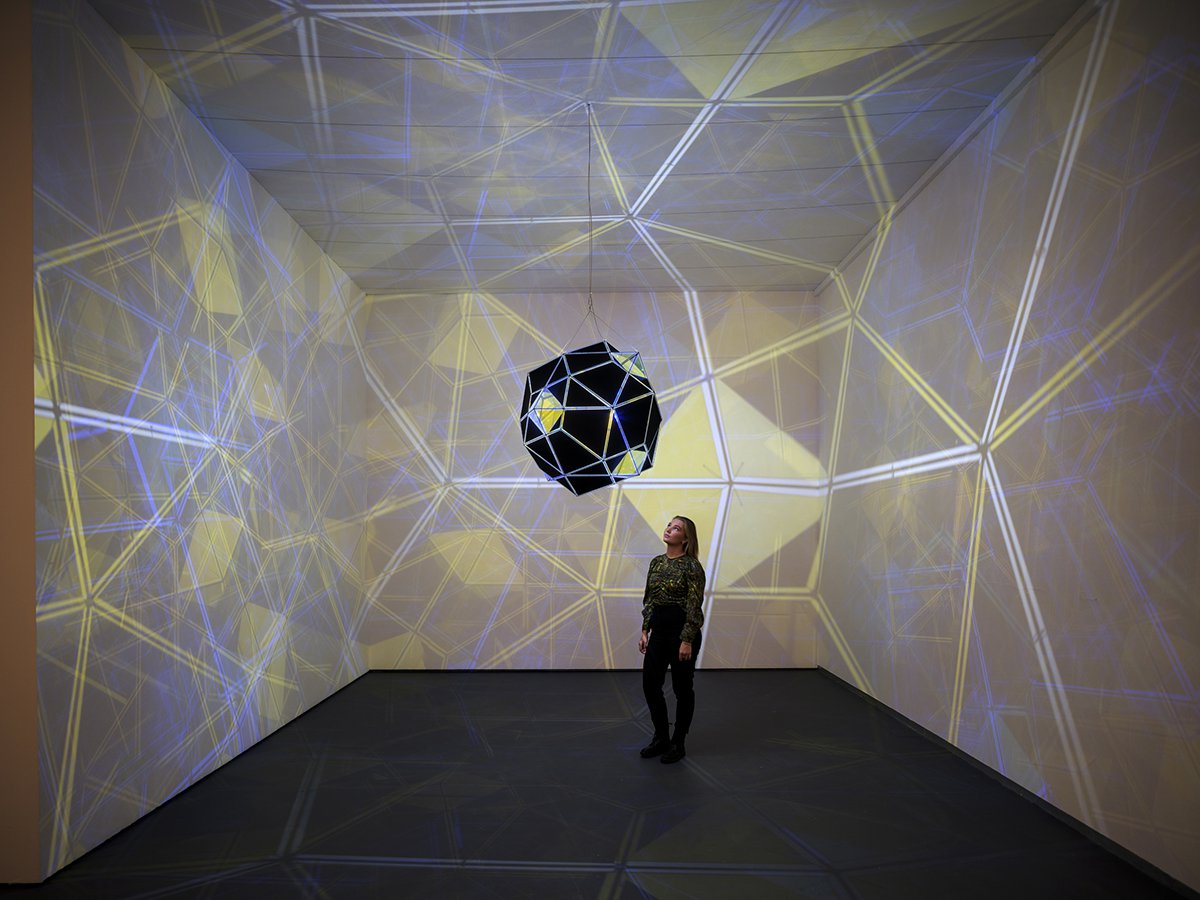 Olafur Eliasson, Black and yellow double polyhedron lamp, 2011, The Ekard Collection, photo: Ossip van Duivenbode ©Ossip 02_Calder_Kunsthal_©Ossip_website.jpg