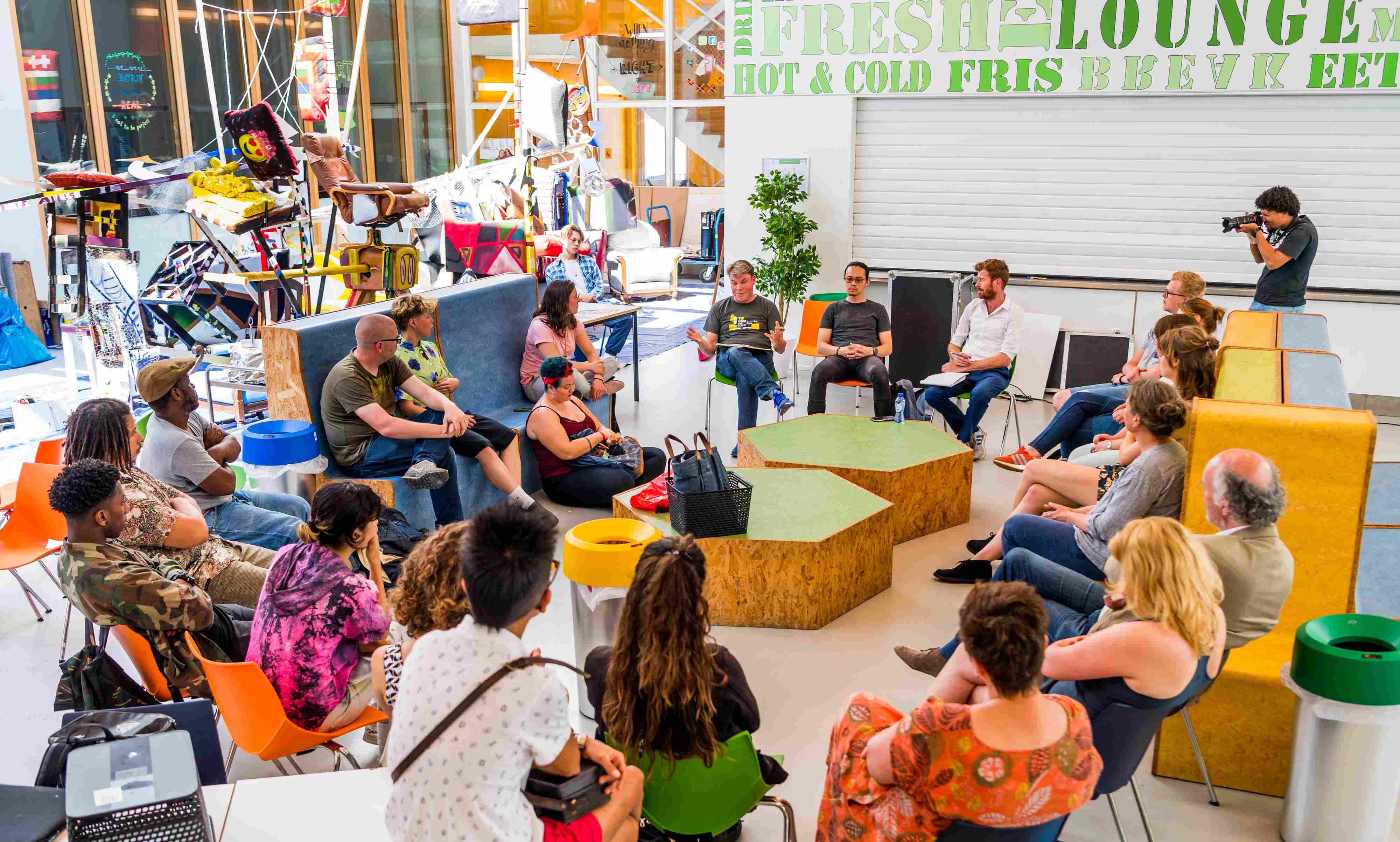 DenkTank 'Kunstenaar is een beroep', Zuiderpark College, 28 juni 2018, foto Marco De Swart All You Can Art DenkTank_Zuiderparkcollege_28juni2018_Foto MarcoDeSwar_Kunsthal (32).JPG
