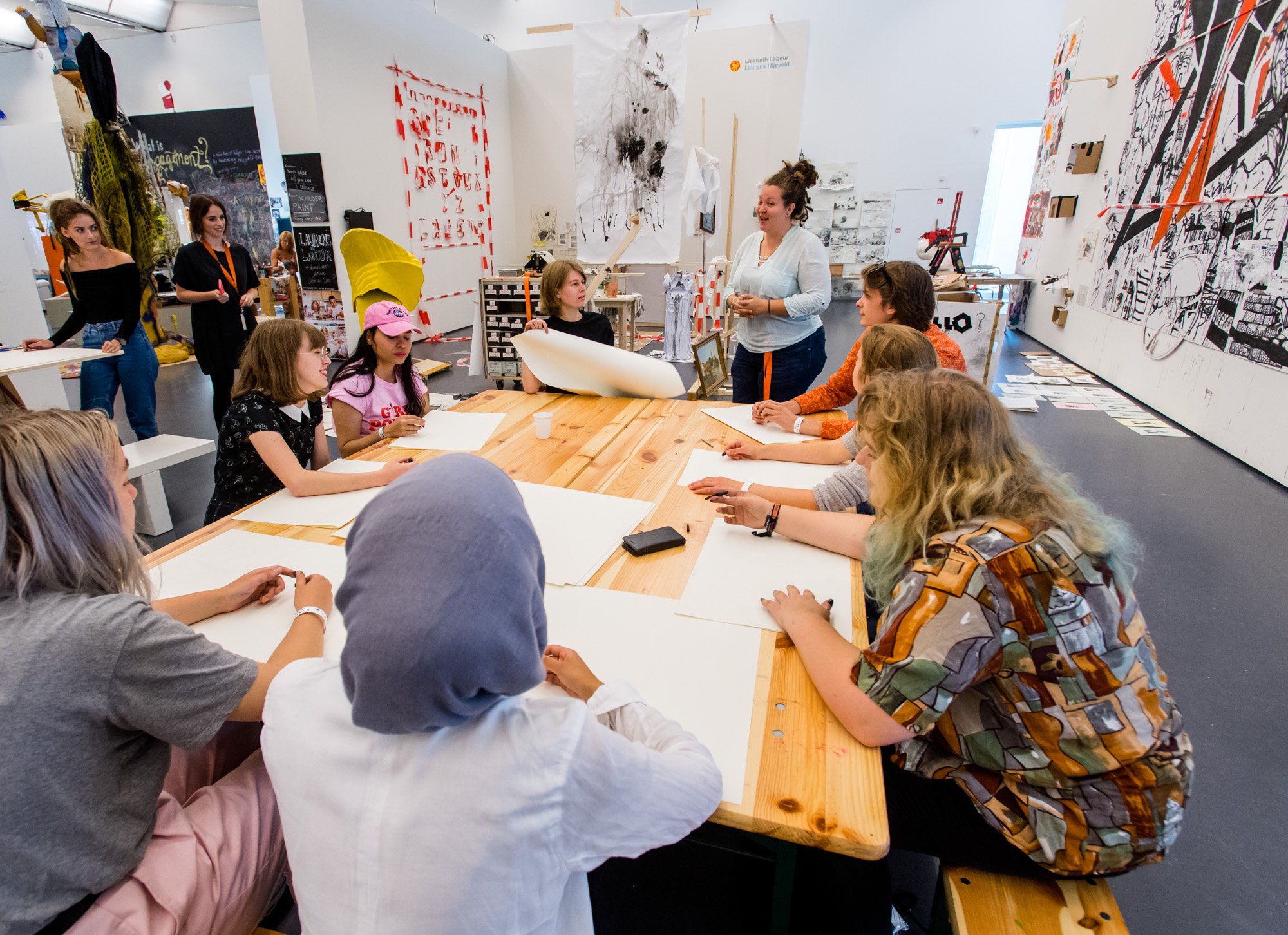 All you can Art atelier met summerschool studenten Foto: Marco de Swart All You Can Art 10 augustus LR 19.JPG