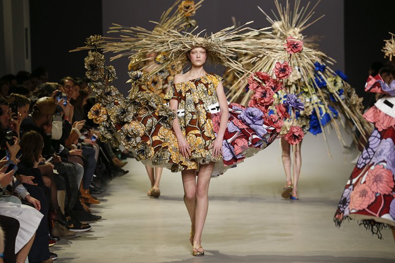 Viktor&Rolf Van Gogh Girls, haute couture collection, SS 2015 Model: Yumi Lambert Photo ©Team Peter Stigter Han Nefkens Foundation / promised gift to Museum Boijmans Van Beuningen 15_Viktor&Rolf_Van Gogh Girls_SS2015_PhotoTeam Peter Stigter_Model Yumi Lambert.jpg