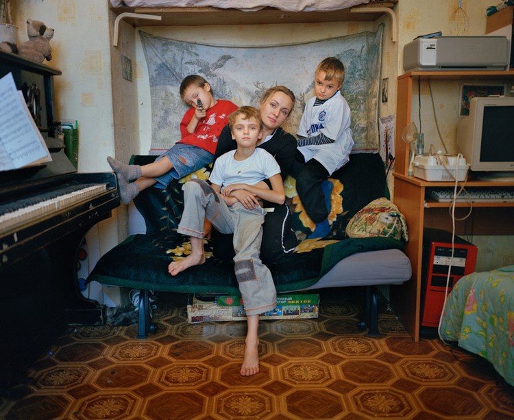 Single mother with sons, St Petersburg 2010 02- Simon Crofts - Single mother with sons.jpg