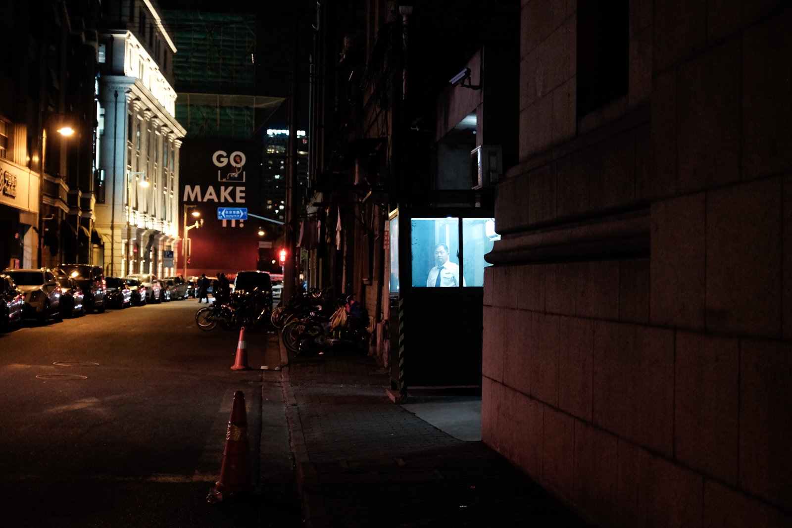 Eli Dijkers, Waitan District, Shanghai, China. 2017 04_Eli Dijkers, Waitan District, Shanghai, Shanghai Municipality, China. 2017.jpg