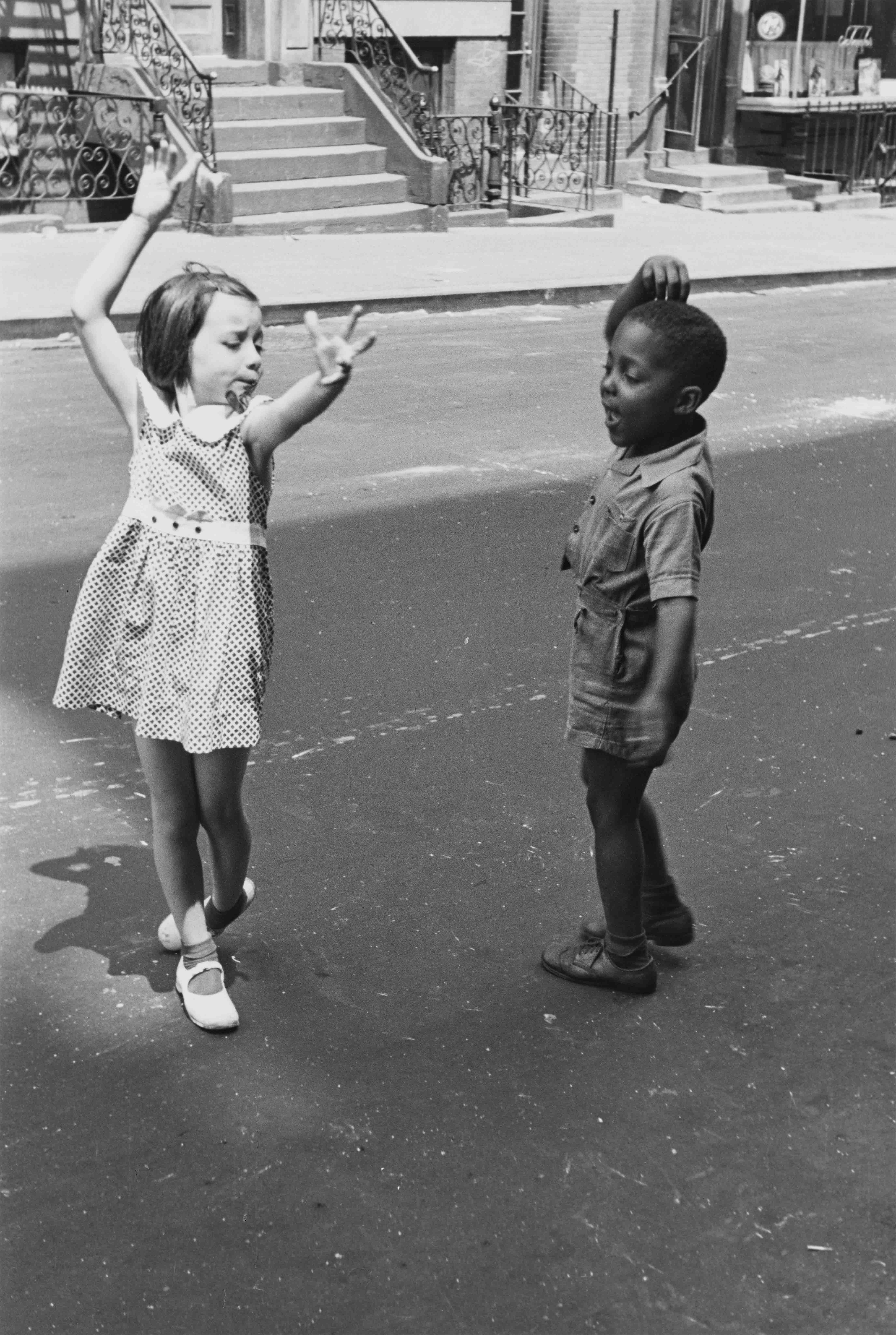 3_Helen Levitt_N.Y._1940_LR.jpg