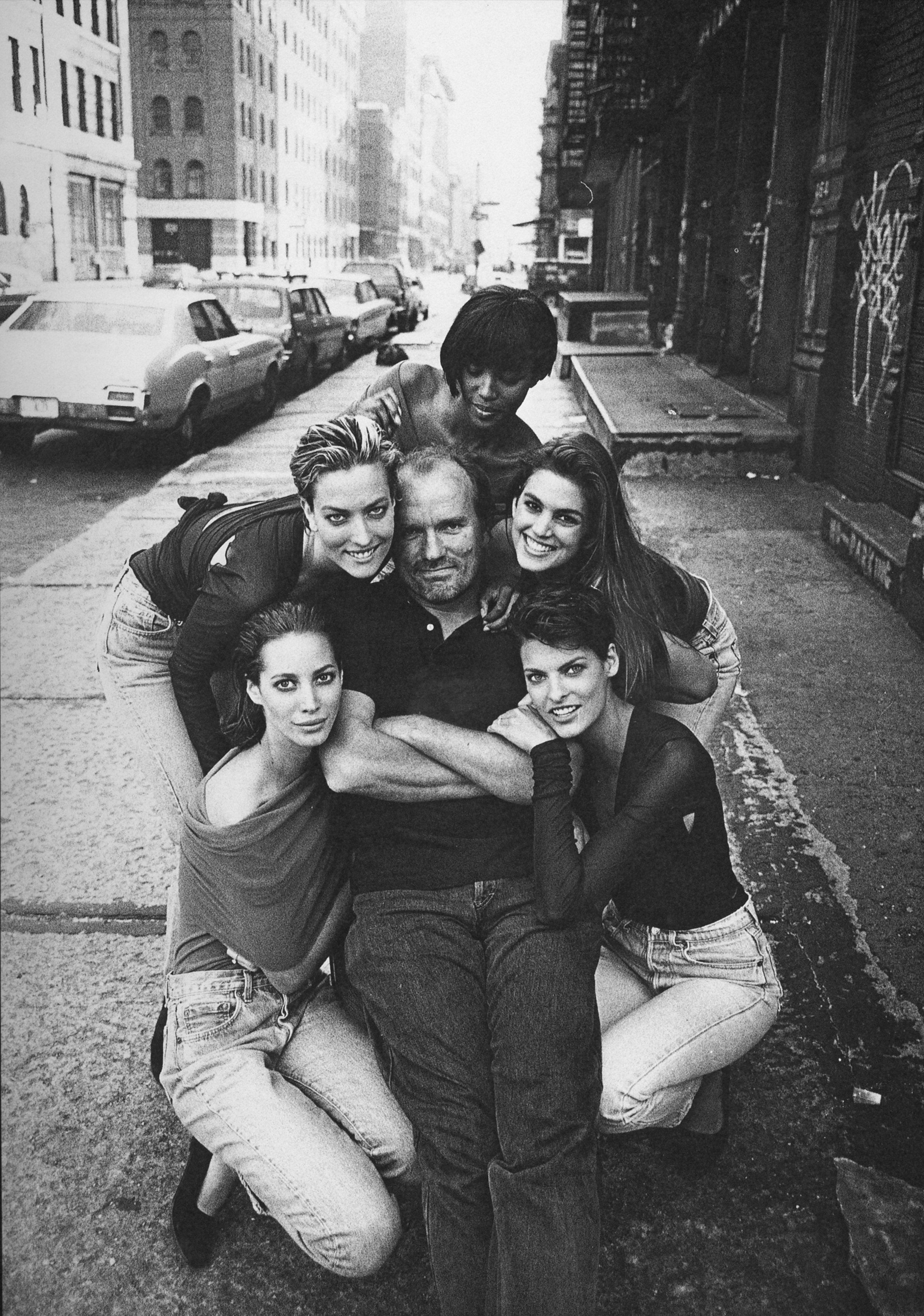 Christy Turlington, Tatjana Patitz, Peter Lindbergh, Naomi Campbell, Cindy Crawford & Linda Evangelista, New York, 1990 Behind the scenes photograph, Vogue UK cover shoot © Jim Rakete KUNSTHAL_LIND.002.jpg