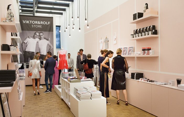 Pop-up shop Viktor&Rolf. Foto Fred Ernst ViktorandRolf Cocktailpreview ING_vrijdag 25 mei 2018_Kunsthal_foto Fred Ernst (74).jpg