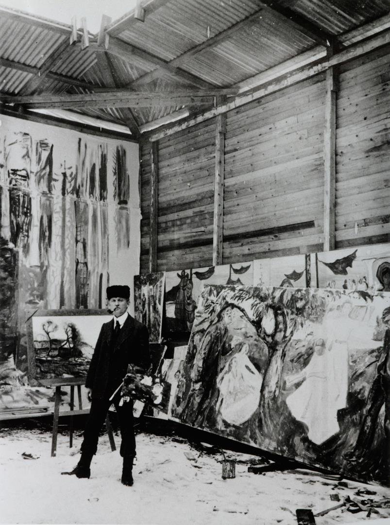 Edvard Munch in his studio in Ekely 19. Edvard Munch in zijn openluchtatelier - LR.jpg