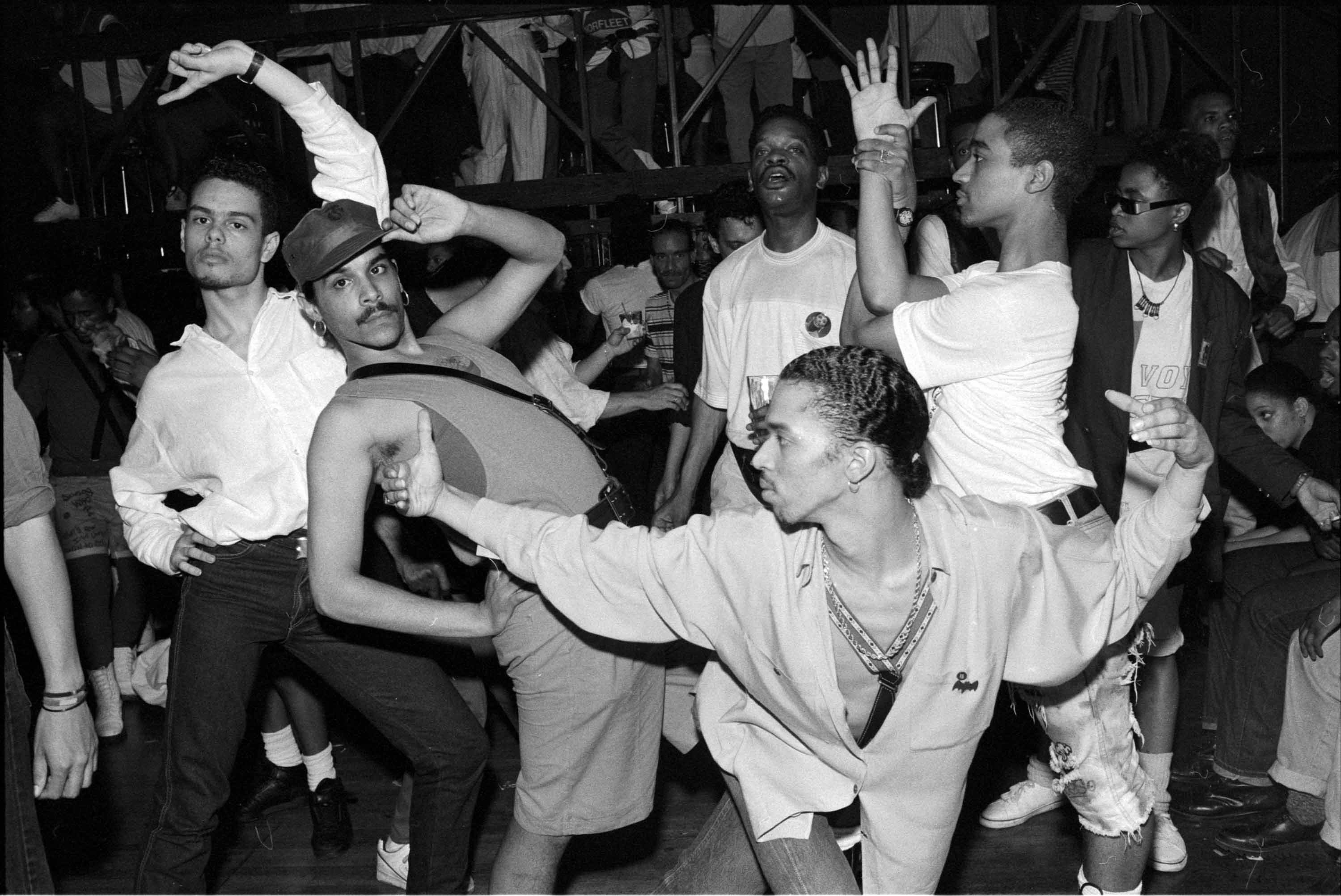 Legendarische voguers Luis, Danny, Jose en David-Ian Xtravaganza New York, mei 1989 Foto © Chantal Regnault 4. Luis, Danny, Jose en David-Jan Extravaganze Tracks, foto Chantal Regnault.jpg