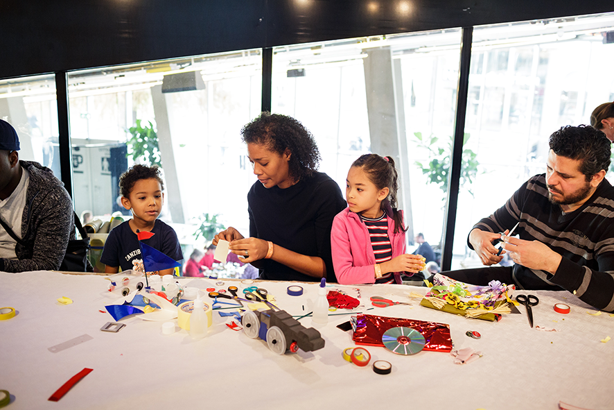 SCRAP Workshop tijdens het #GetMuglerized weekend, foto Fred Ernst scrap3.png