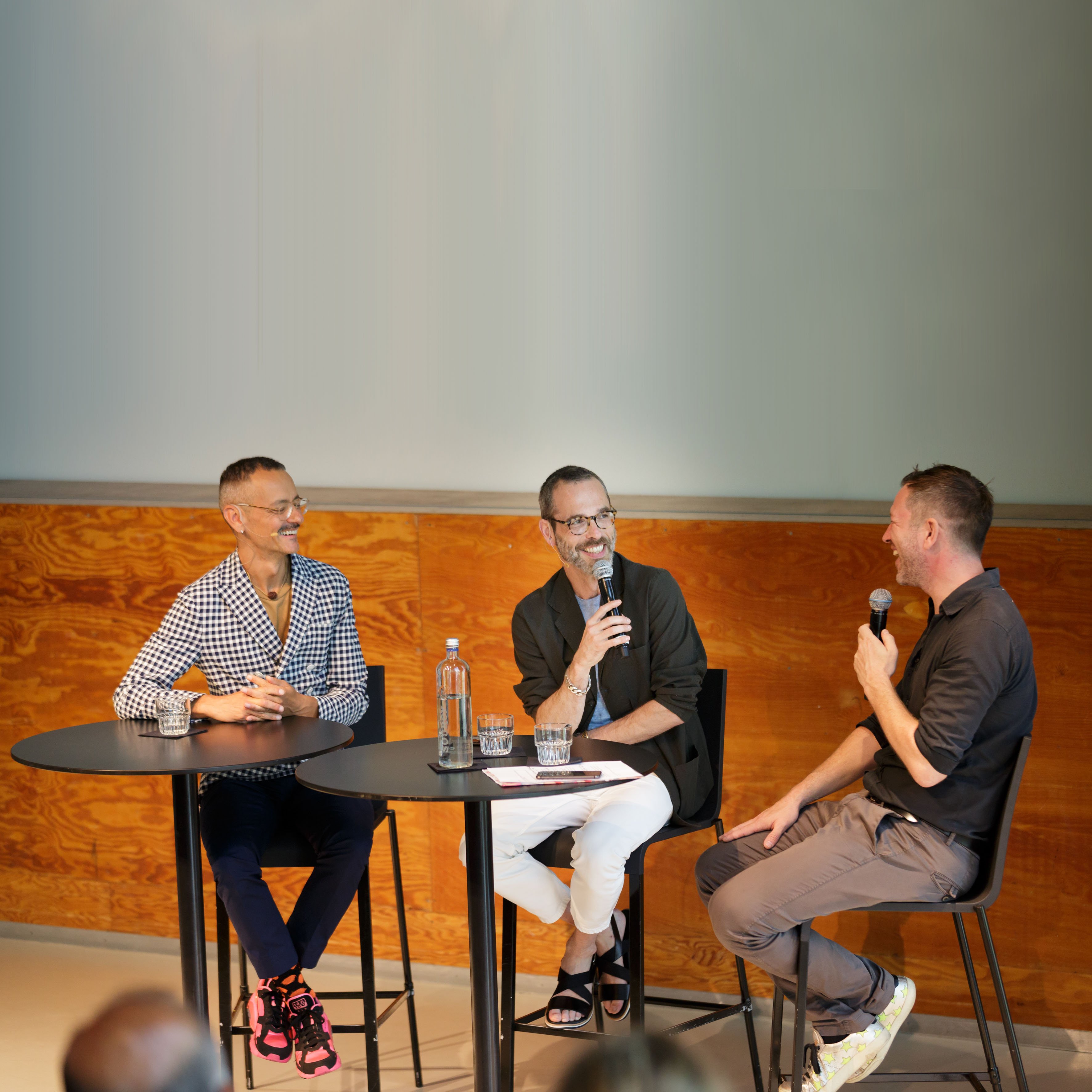 Viktor&Rolf in gesprek met curator Thierry-Maxime Loriot. Foto: Fred Ernst VIP event ViktorandRolf zaterdag 26 mei_Kunsthal Rotterdam_foto Fred Ern...RVZ.jpeg