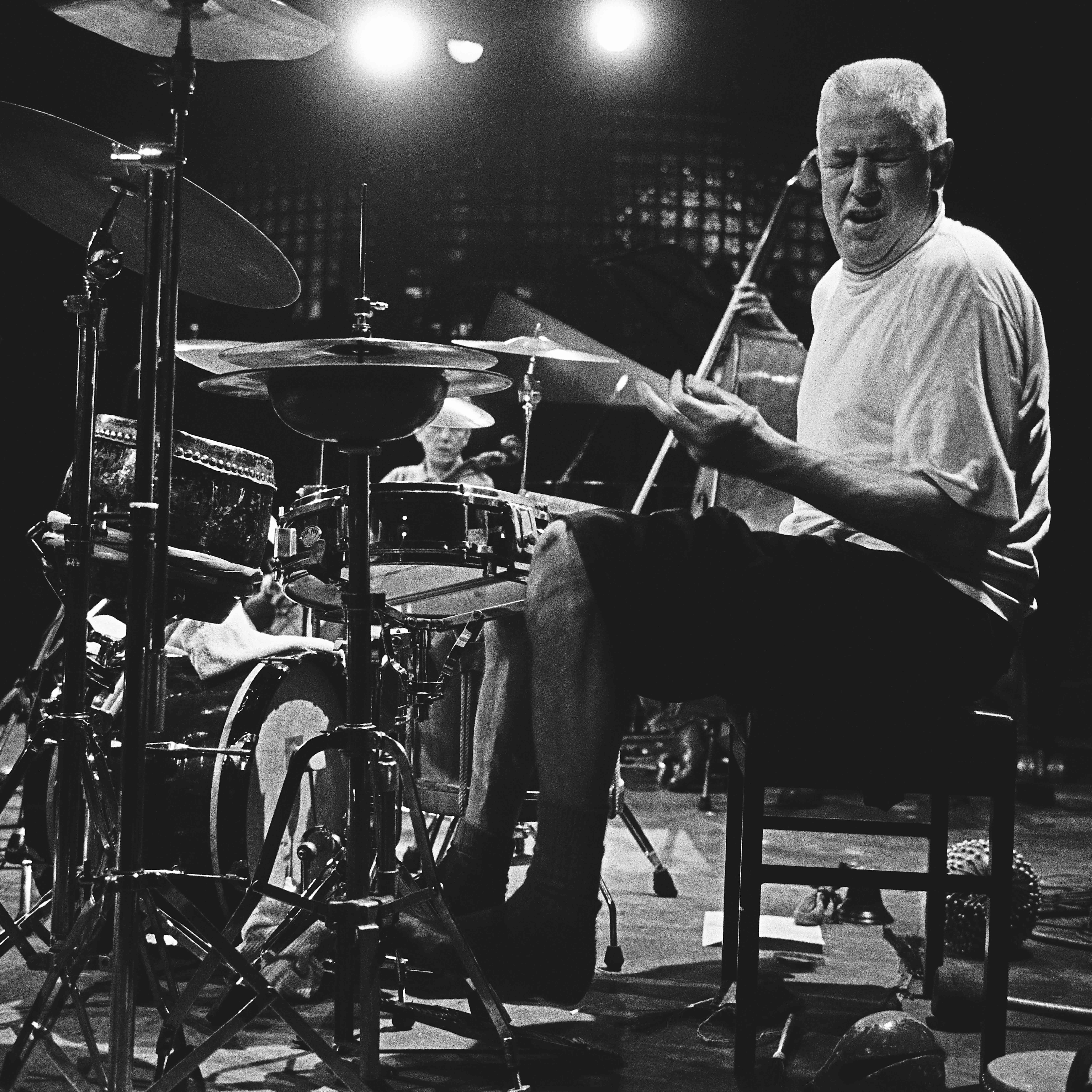Han Bennink, uit de serie De Hannen, november 1993, Bimhuis, Amsterdam Pieter Boersma.jpg