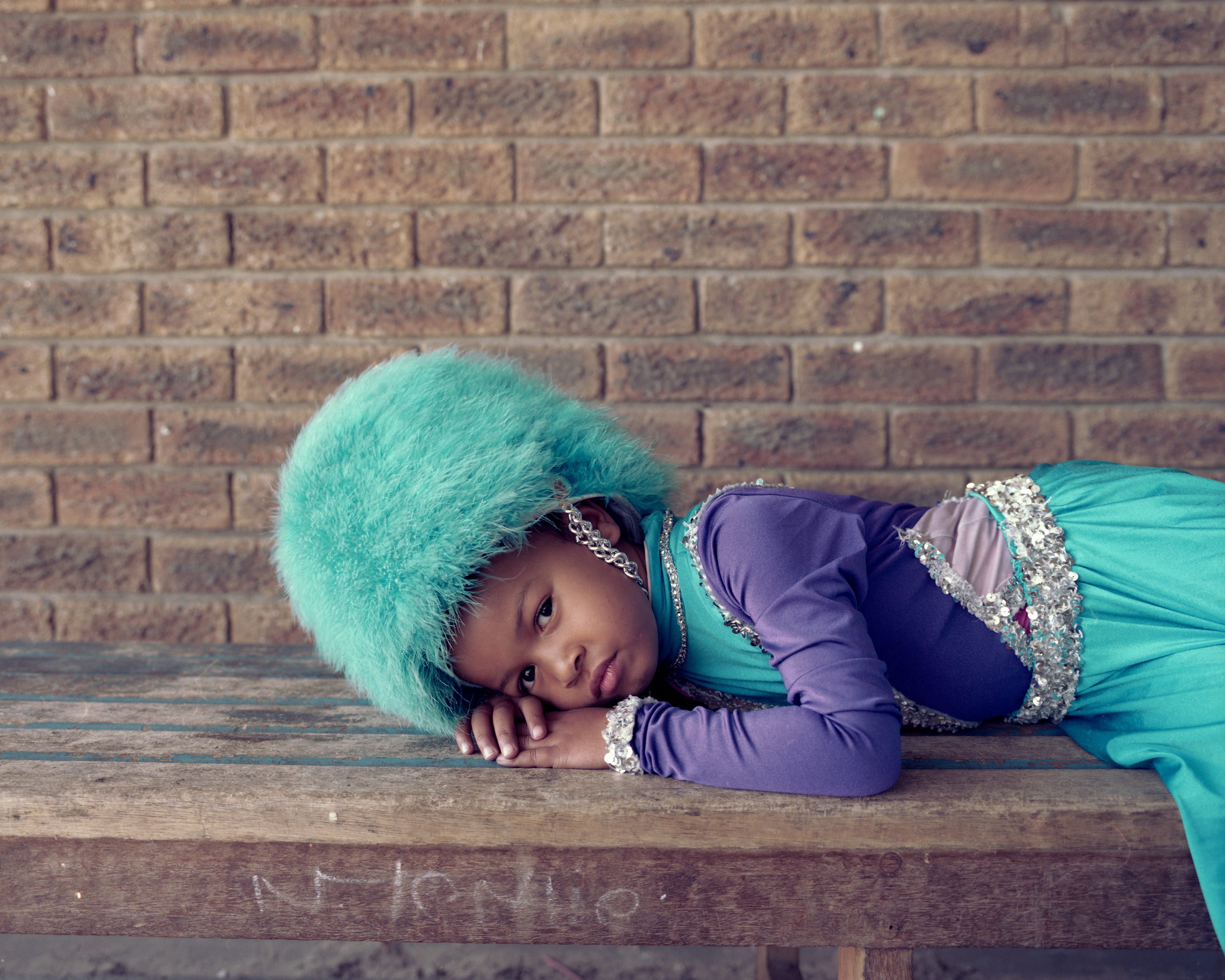 Dernika Williams, Dr Van Der Ross Primary Majorettes Kaapstad, Zuid-Afrika, 2017, Foto © Alice Mann, Courtesy AFRONOVA GALLERY drummies_31.jpg