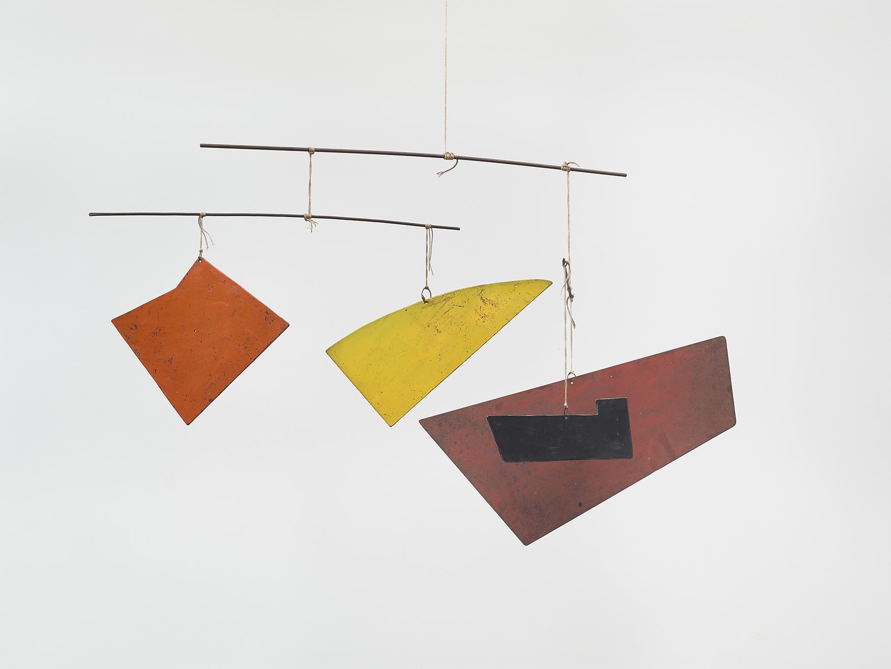 Alexander Calder, Clangors, 1942 Photograph by Tom Powel Imaging courtesy of Calder Foundation, New York / Art Resource, New York. © 2021 Calder Foundation, New York / Artists Rights Society (ARS), New York / Pictoright, Amsterdam. 11. Alexander Calder, Clangors, 1942 © 2021 Calder Foundation, New York_LR .jpg