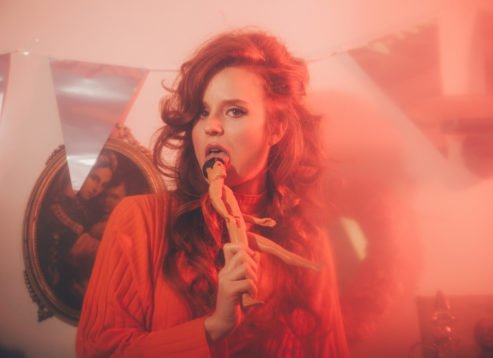 Singer Merol MEROL-staand-493x358.jpg