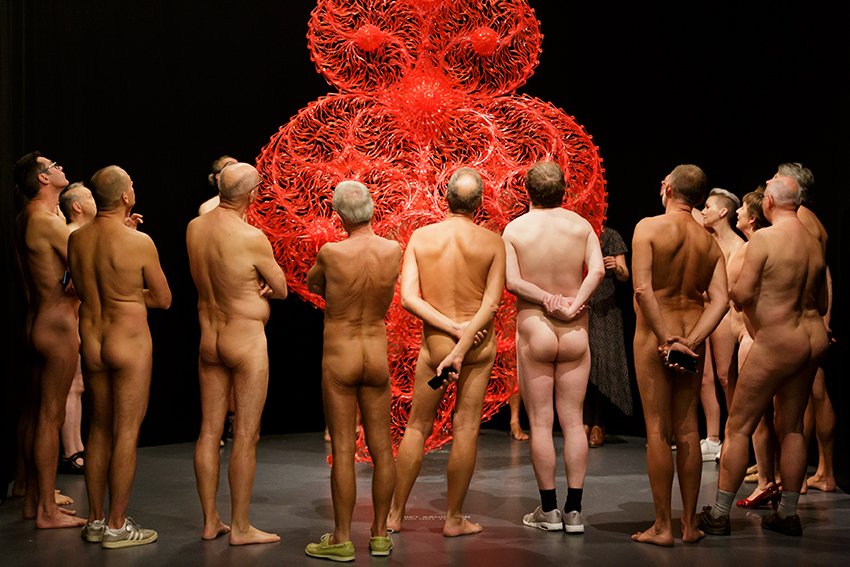 Naked Tour, photo Fred Ernst Naked Tour Im Your Mirror_Kunsthal 2019_fotoFredErnst (9)_LR.jpg