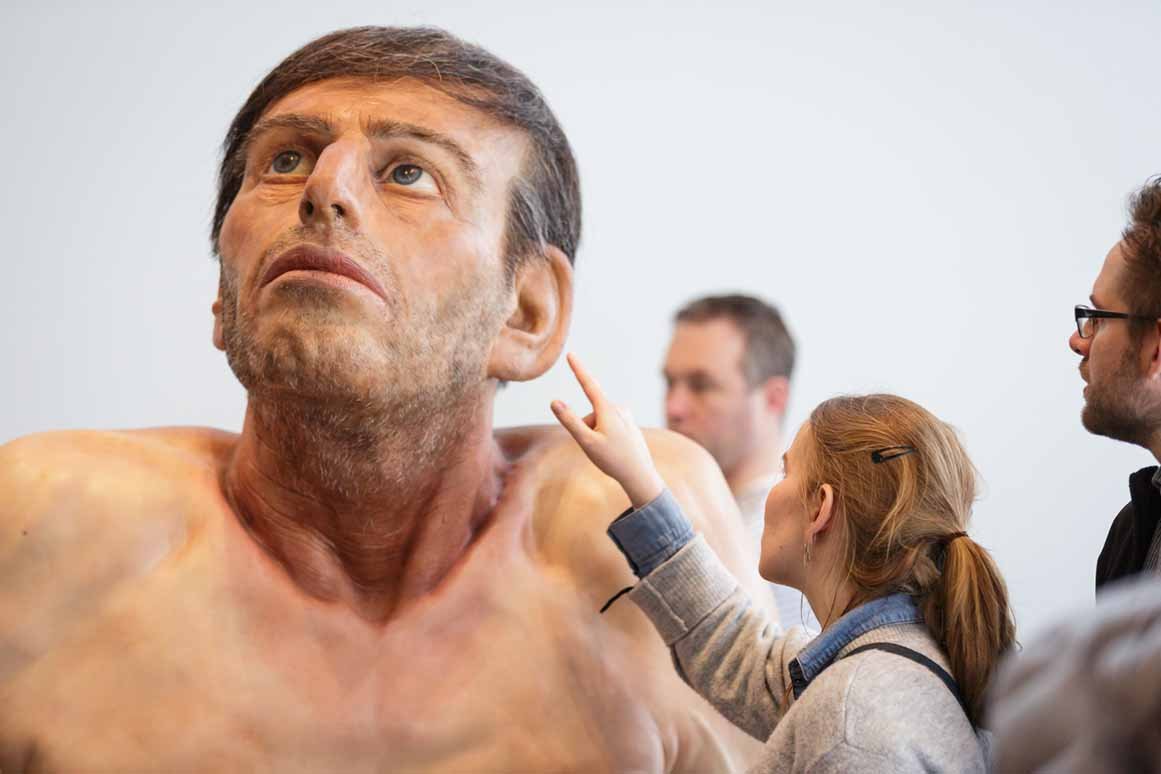 Ordinary Man (2009/2010), Zharko Basheski. Foto Fred Enst Post Human Days Hyperrealisme_Kunsthal 2018_foto Fred Ernst (37).jpg